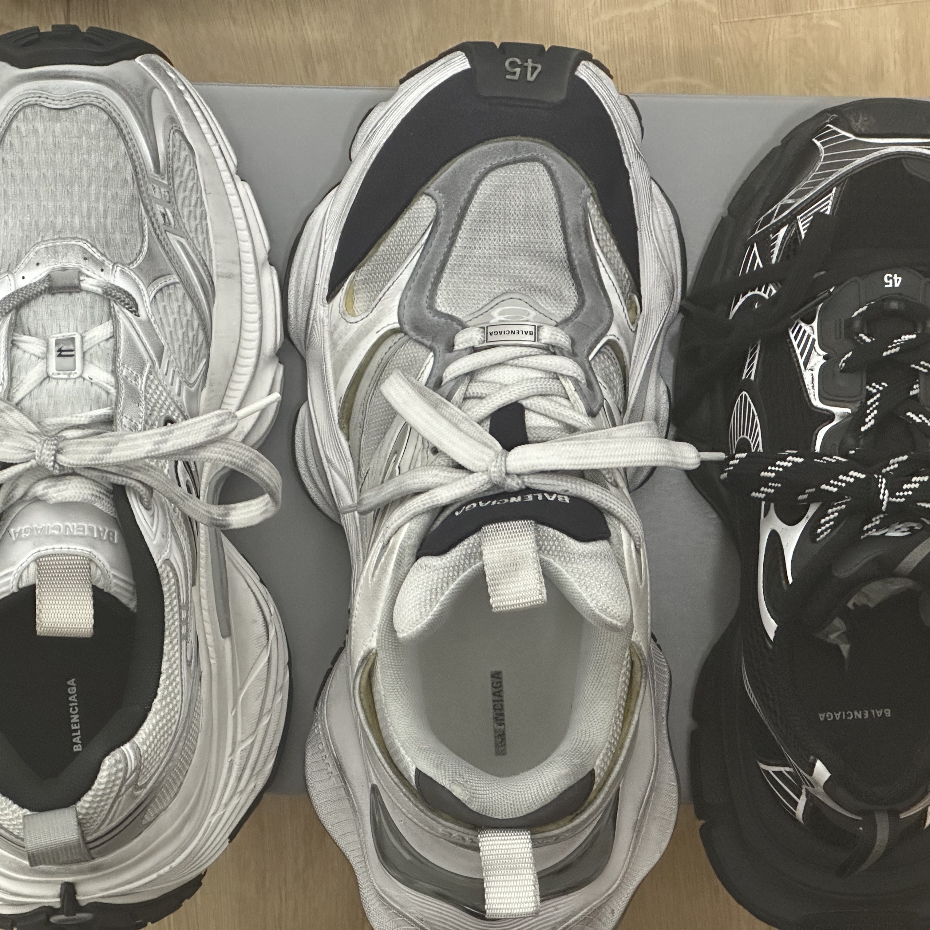 Balenciaga 3XL Sneakers Black White, Balenciaga Cargo Sneakers White Grey 착용 스타일