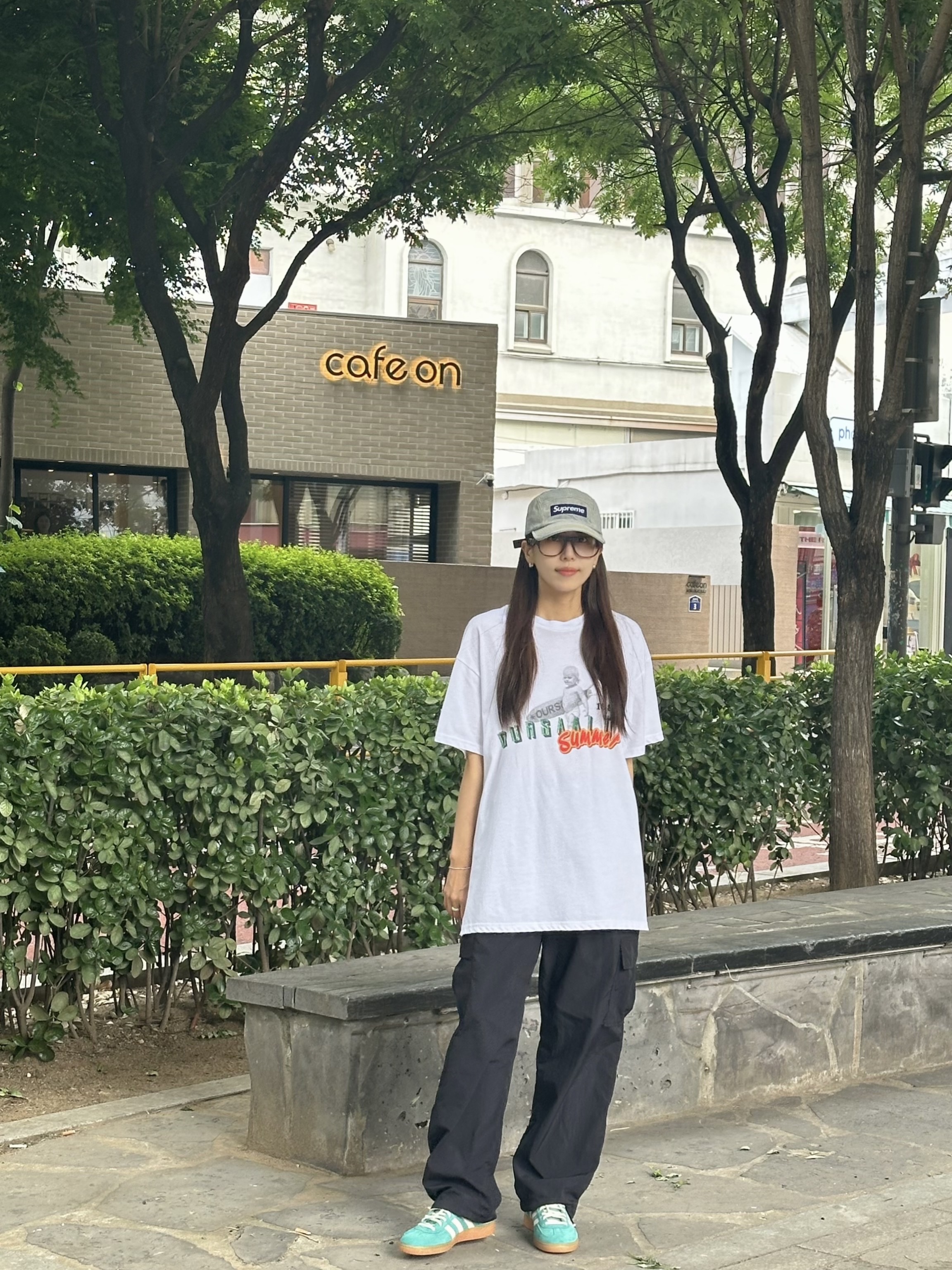 Supreme Denim Camp Cap Dirty Indigo - 23SS, Adidas x Sporty & Rich Spezial Handball Pantone Core White 착용 스타일 - 1
