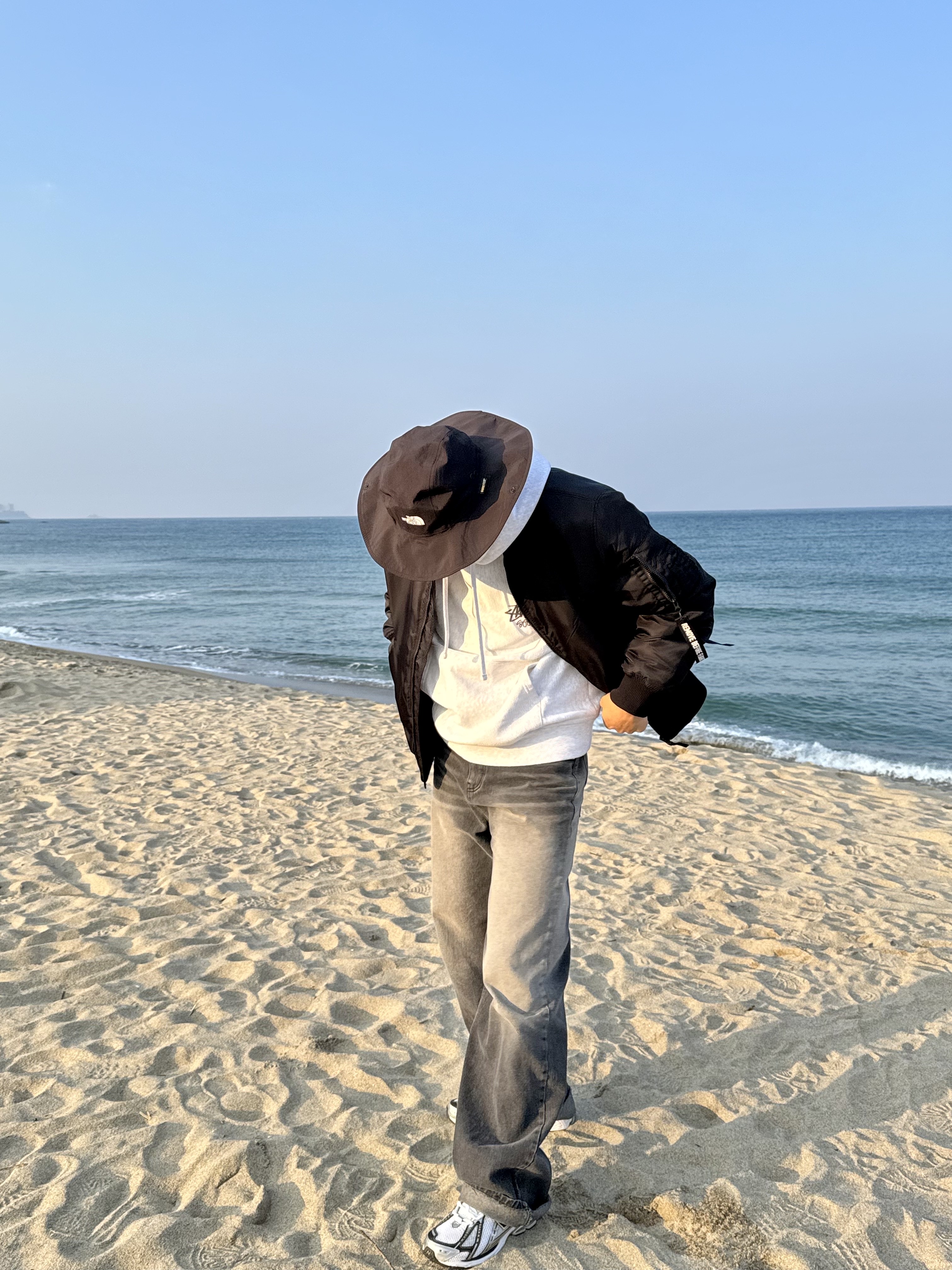 The North Face x Undercover Soukuu Hike Sun Brimmer TNF Black, New Balance 1906R White Gold 착용 스타일 - 3