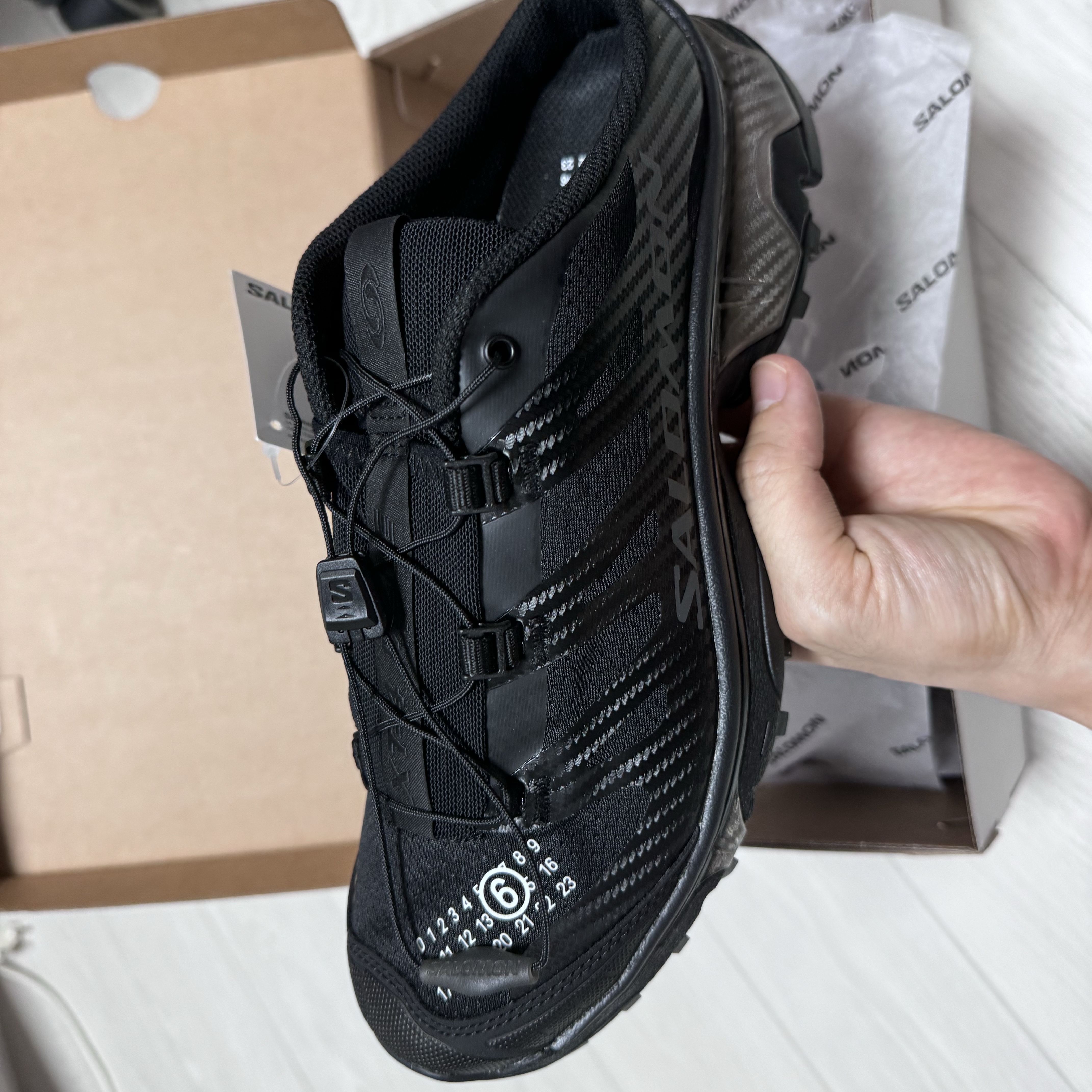 Salomon x MM6 Maison Margiela XT-4 Mule Black 착용 스타일 - 3