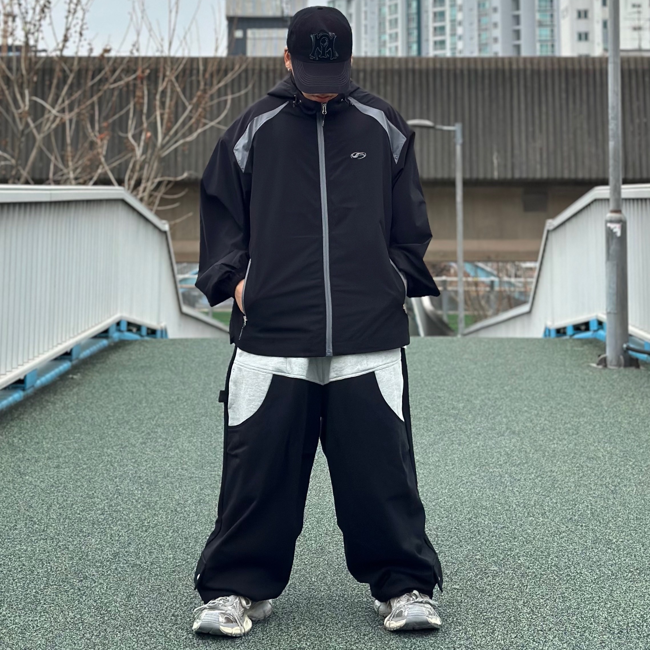 Balenciaga 3XL Sneakers Light Beige 착용 스타일 - 1