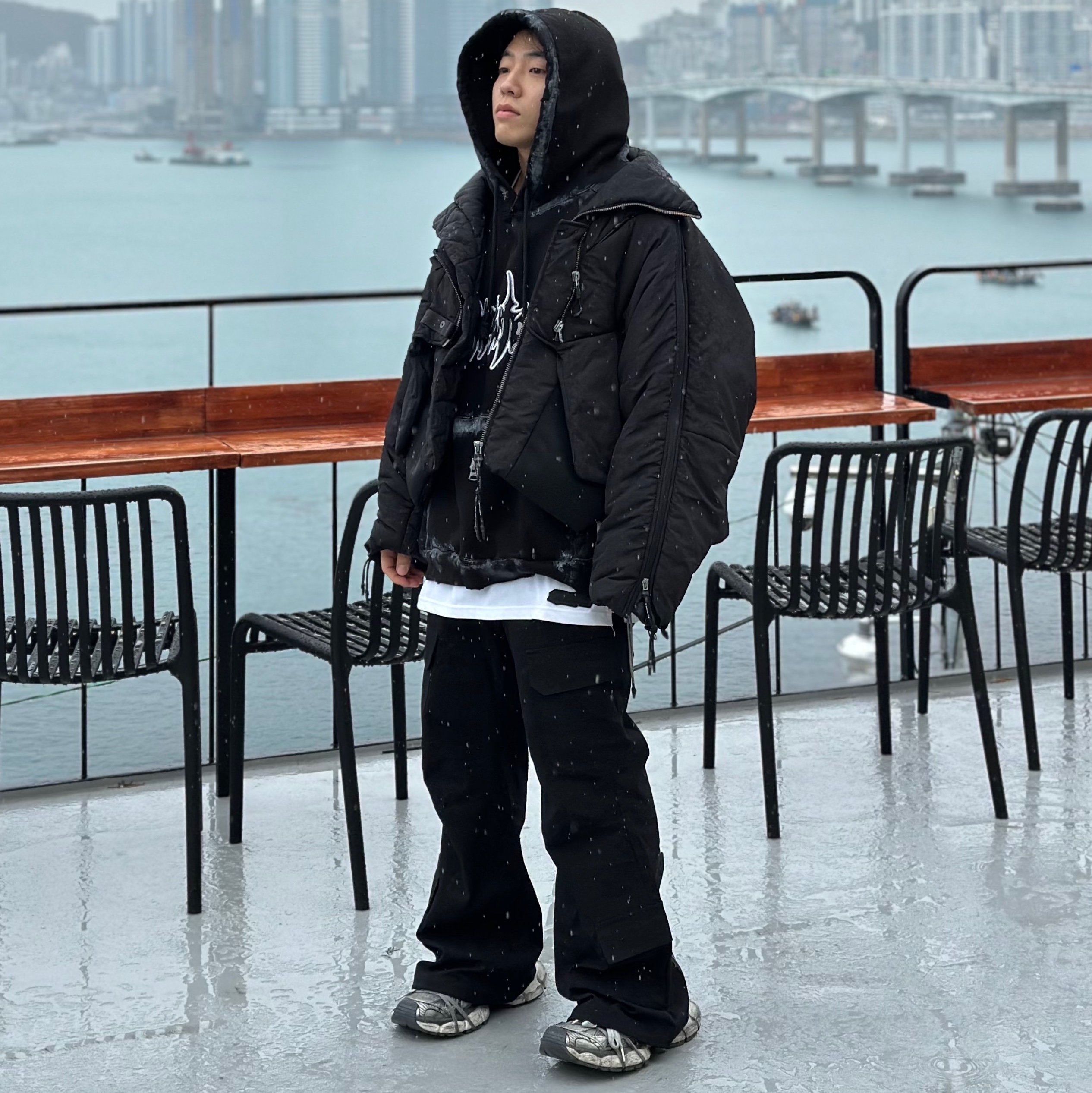 Balenciaga 3XL Sneakers Grey White Red 착용 스타일