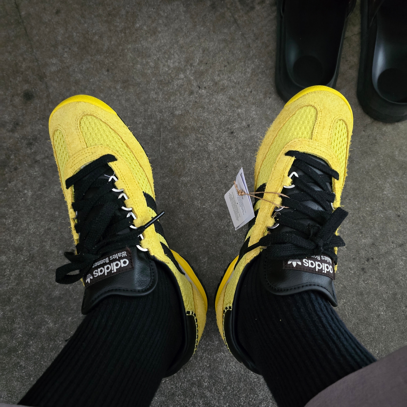 Adidas x Wales Bonner SL 76 Yellow Core Black 착용 스타일 - 1