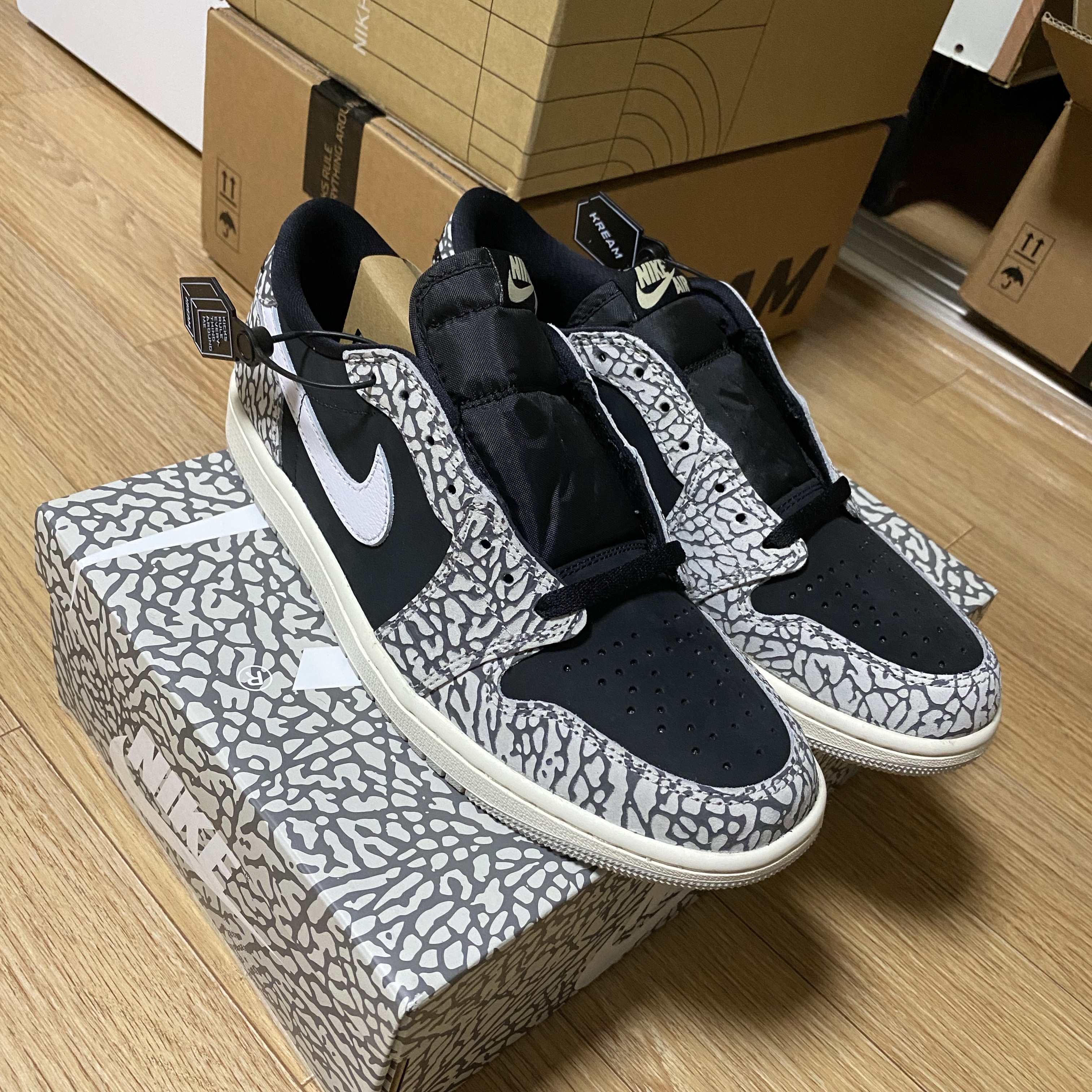 Jordan 1 Retro Low OG Black Cement 착용 스타일