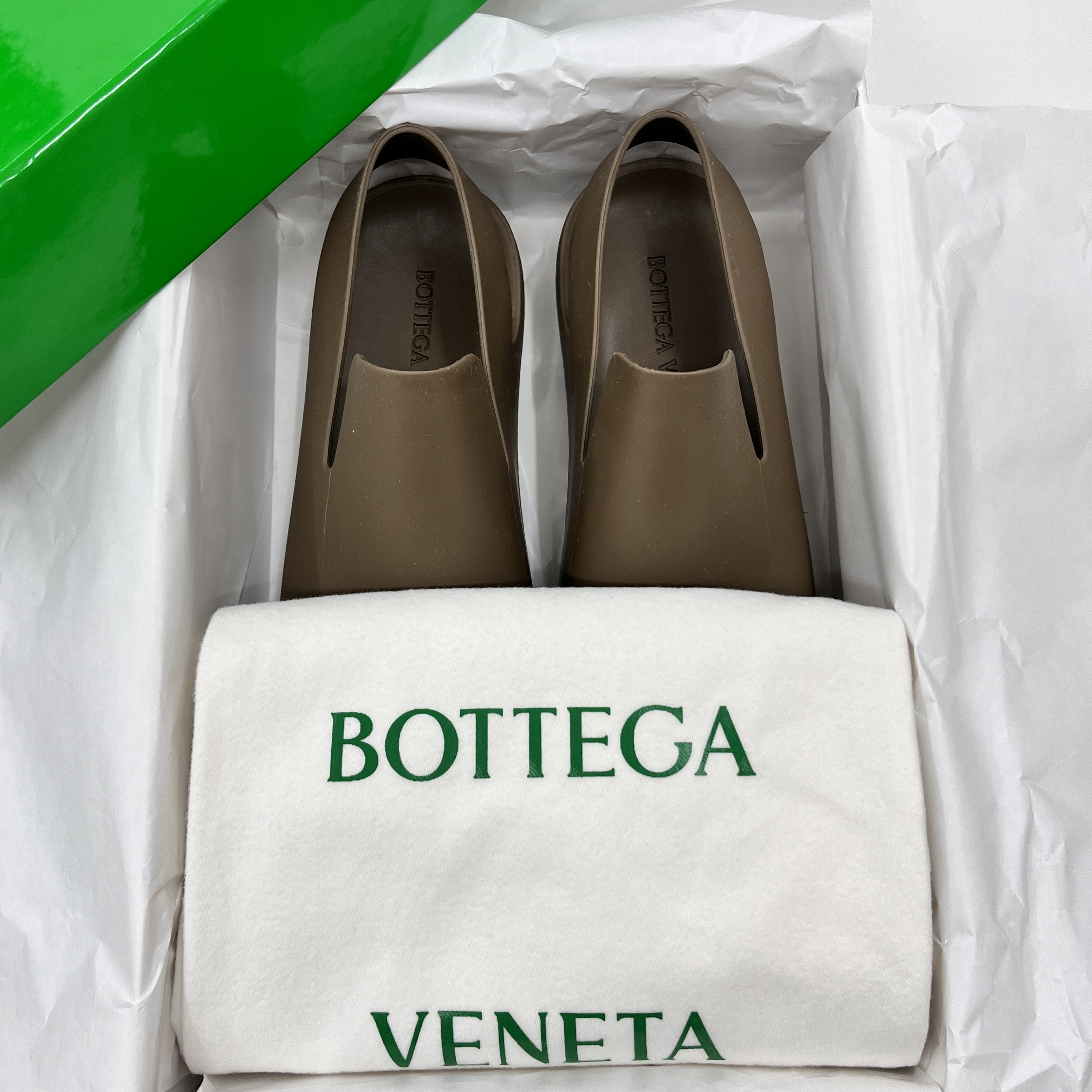 (W) Bottega Veneta Puddle Sandals Ebony 착용 스타일 - 6
