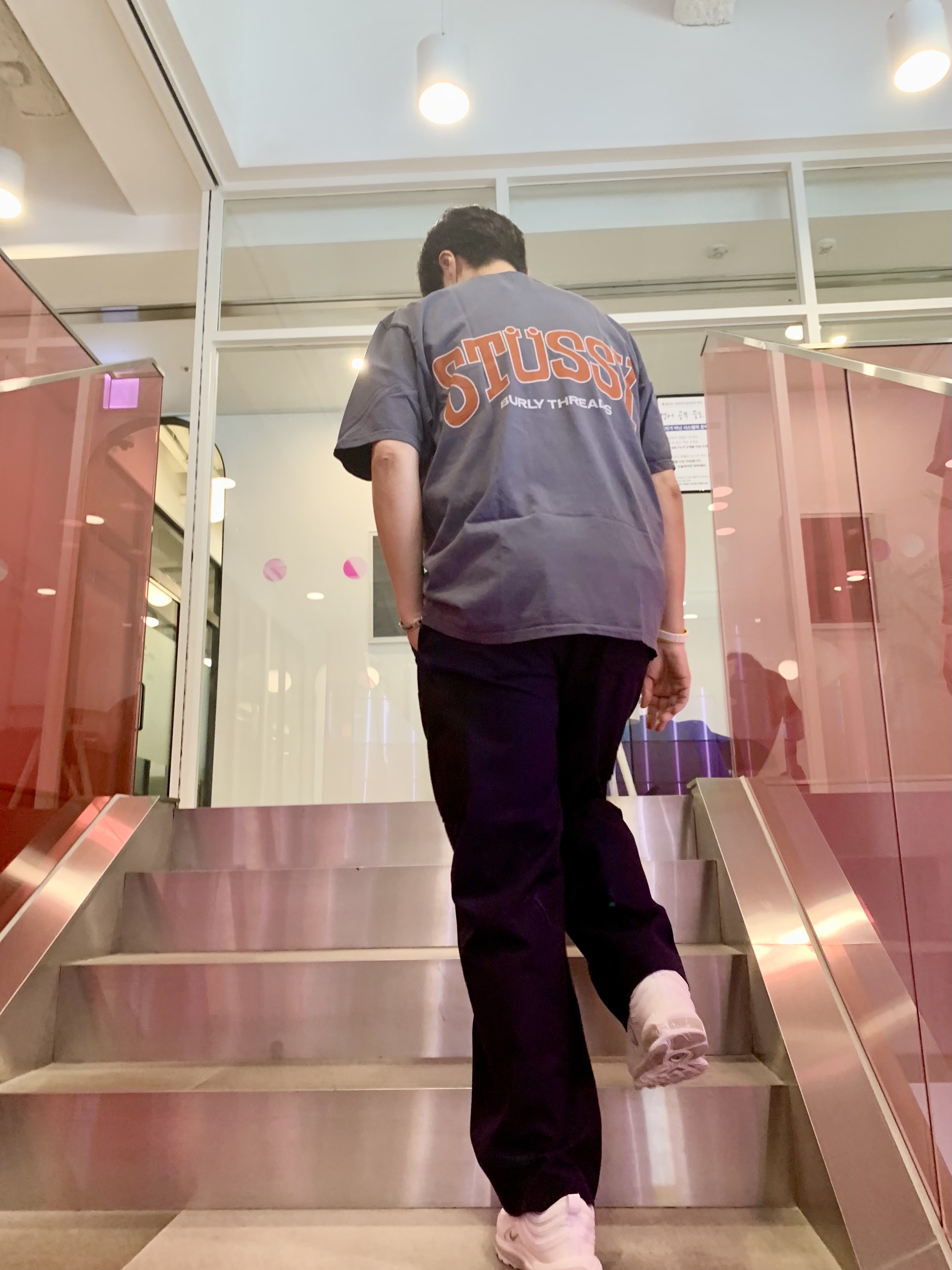 Stussy Burly Threads Pigment Dyed T-Shirt Indigo 착용 스타일 - 1