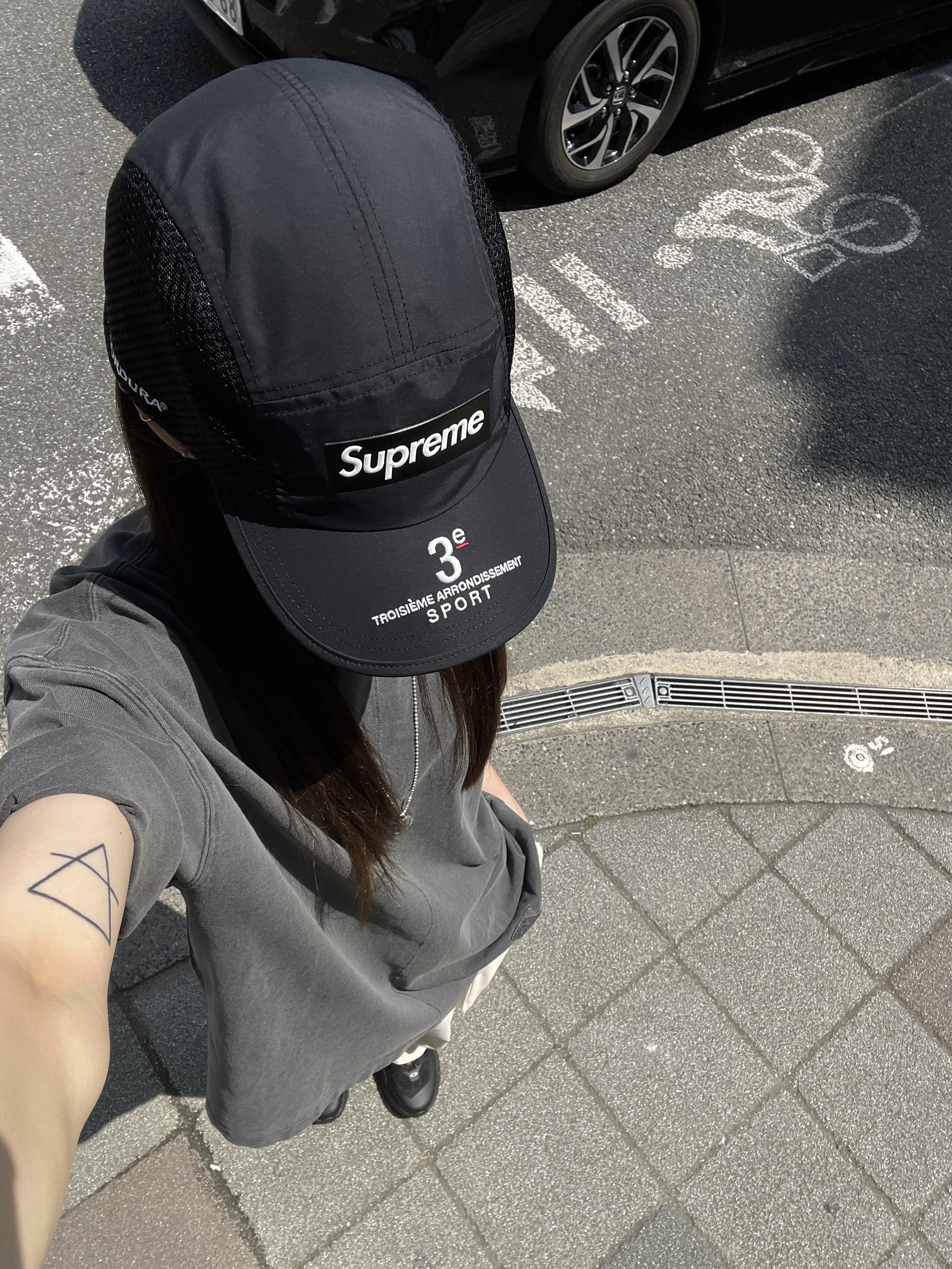 Supreme Mesh Side Panel Camp Cap Black - 24SS, Oakley Light Shield Triple Black 착용 스타일 - 2