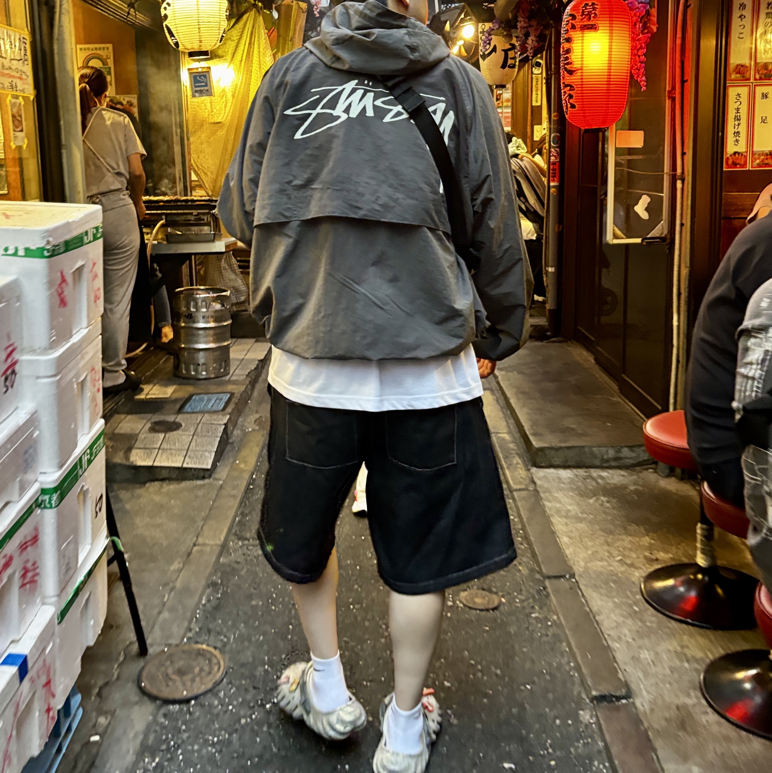 Stussy Wave Dye Beach Shell Jacket Black, Crocs Echo Marbled Clog Bone Multi 착용 스타일