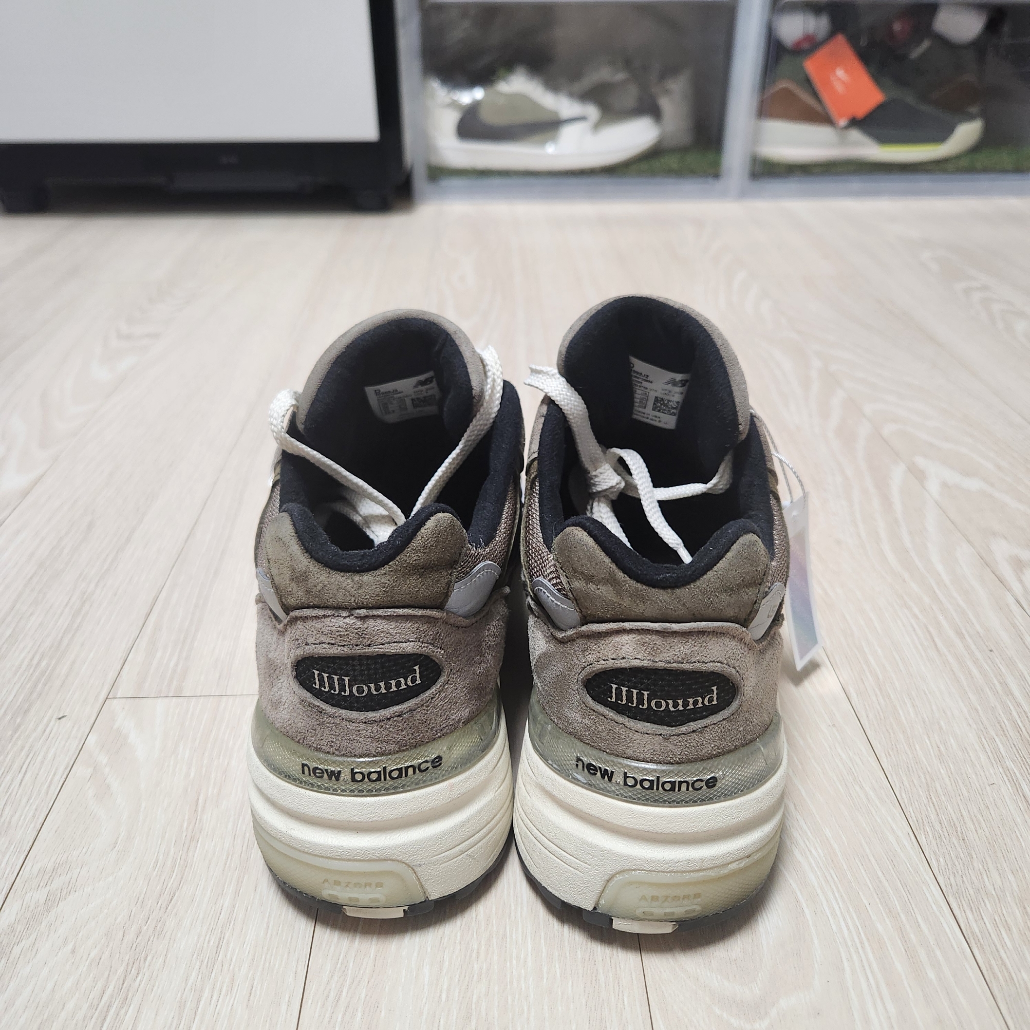 New Balance x JJJJound 992 Made in USA Grey 착용 스타일 - 4