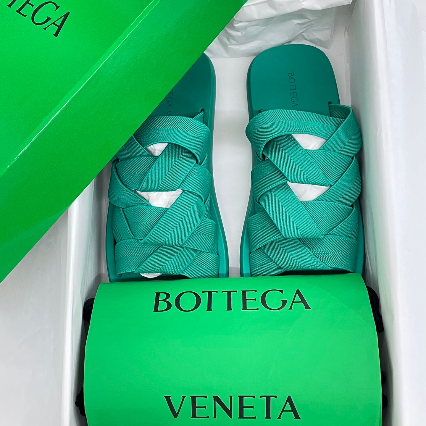 Bottega Veneta Plat Mule Acid Turquoise 착용 스타일 - 5