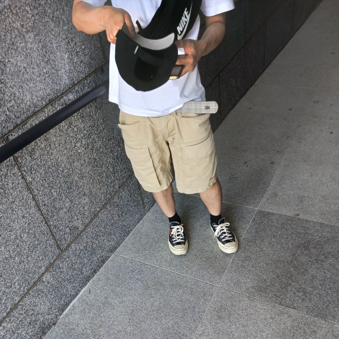 Converse x Play Comme des Garcons Chuck 70 Ox Black, Nike Heritage Waistpack Black 착용 스타일 - 1