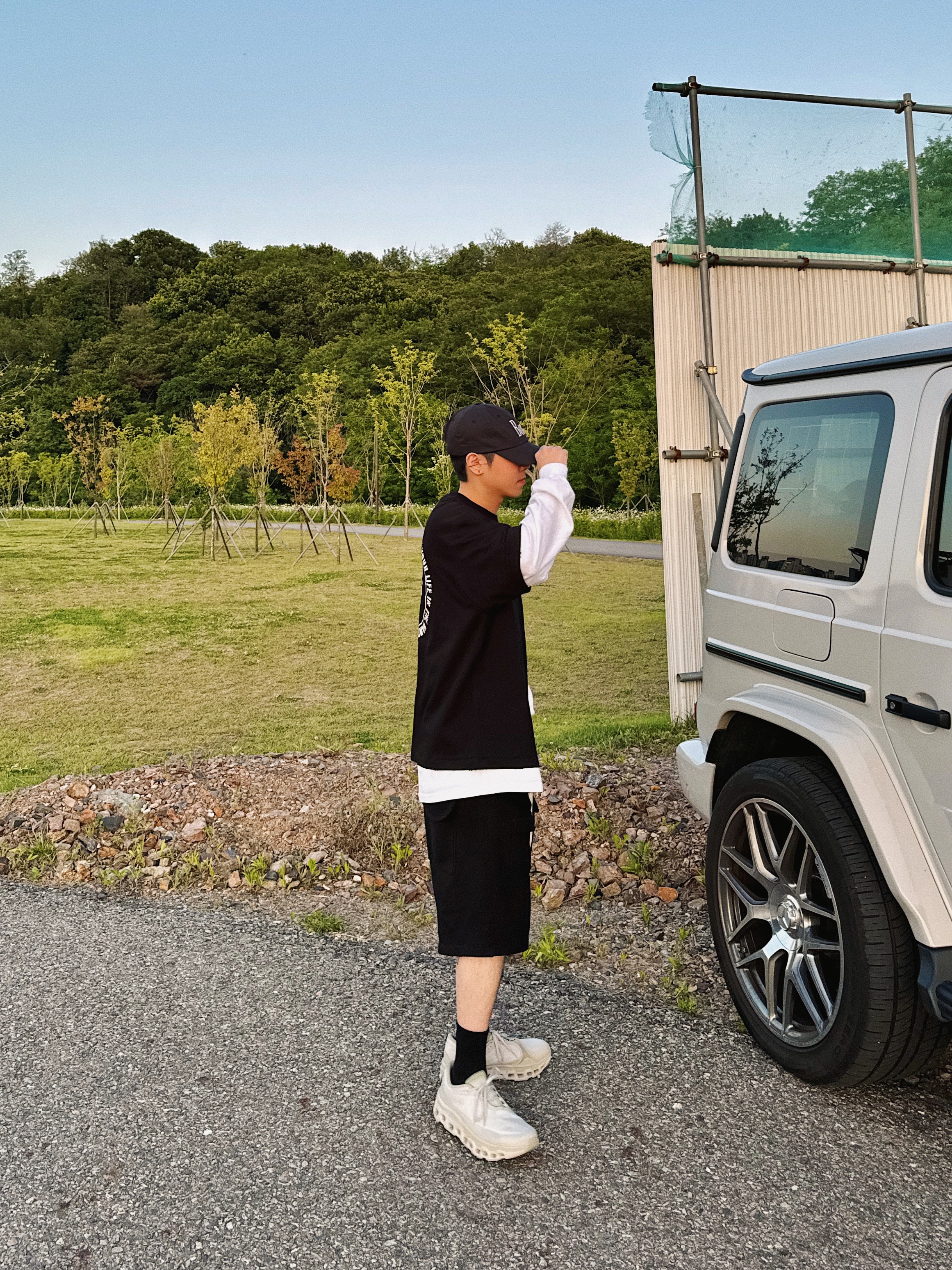 [더블적립] ETCE Twin T-Shirt Black, On Running x Post Archive Faction (Paf) Cloudmonster 2 Moondust Chalk 착용 스타일 - 4