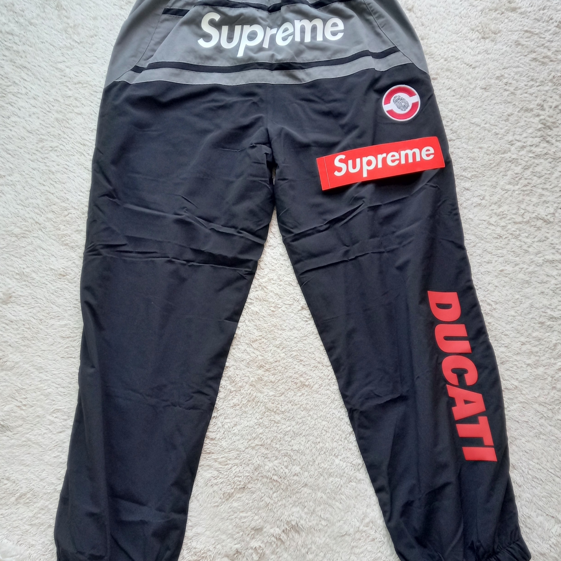 Supreme x Ducati Track Pants Black - 24SS 착용 스타일 - 2