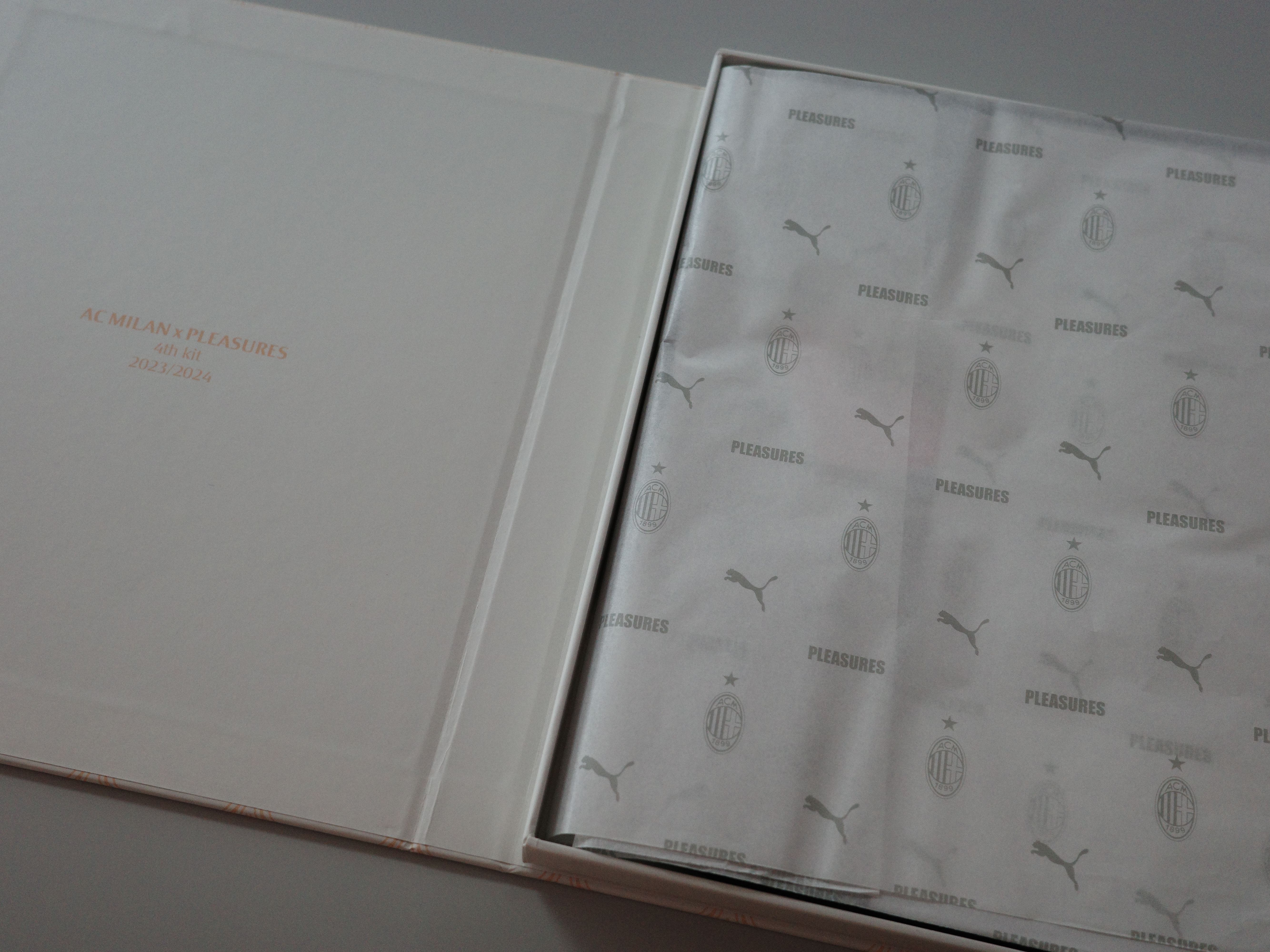 Puma x Pleasures AC Milan  2023/24 4th Jersey Authentic Puma Black Asphalt (Non Marking Ver.) 착용 스타일 - 4