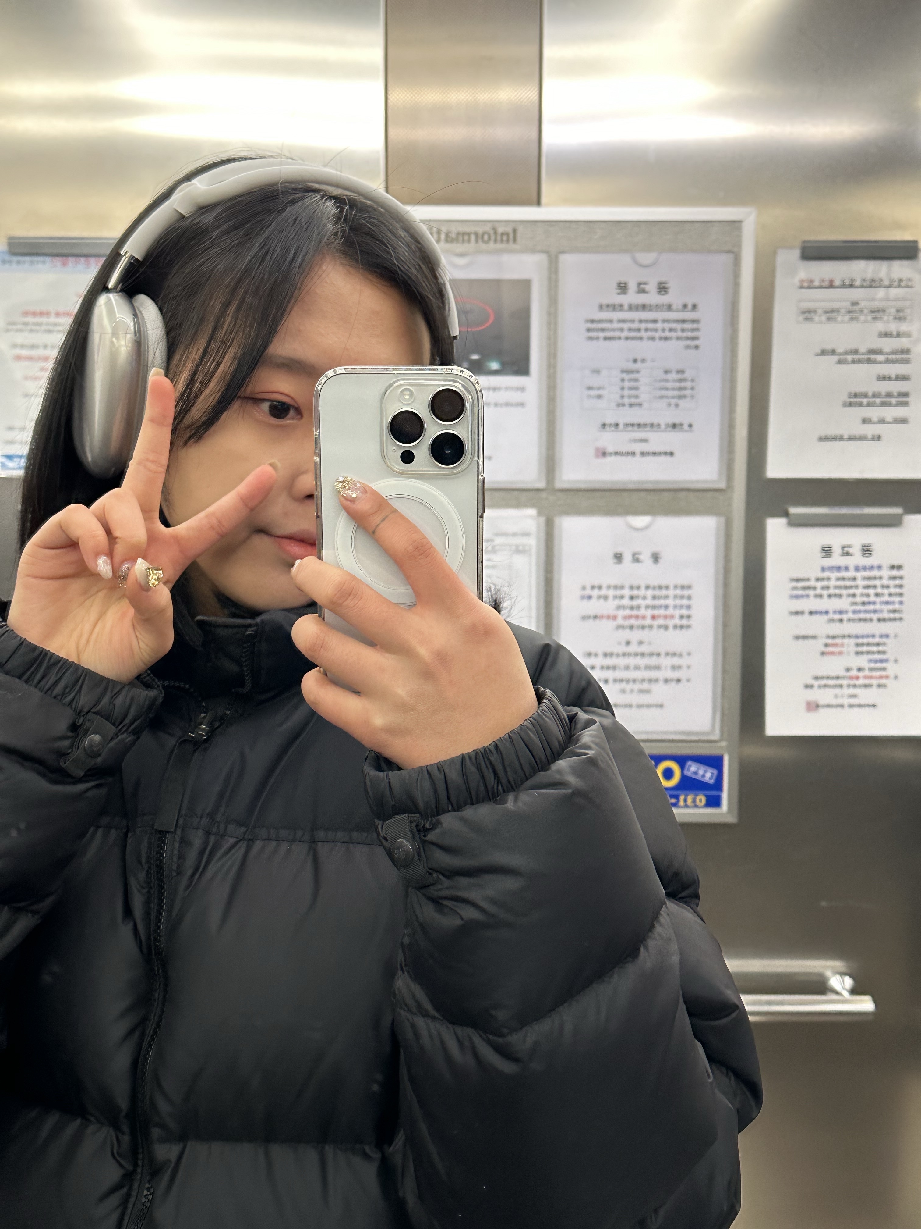 Apple AirPods Max Lightning Silver (Korean Ver.), Apple iPhone 14 Pro 256GB Silver (Korean Ver.) 착용 스타일