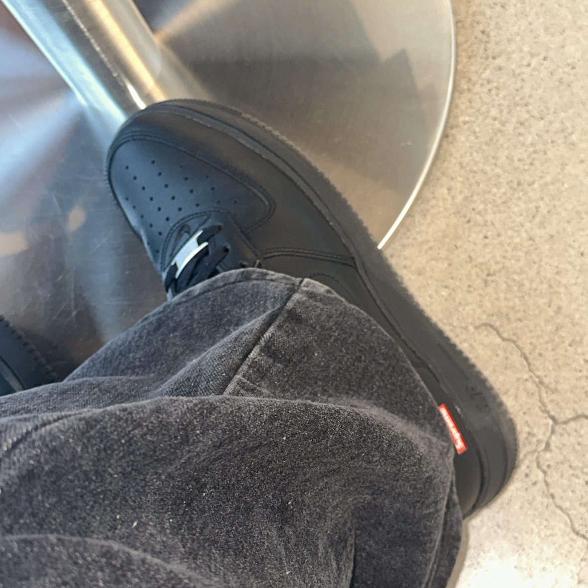 Nike x Supreme Air Force 1 Low Black 착용 스타일