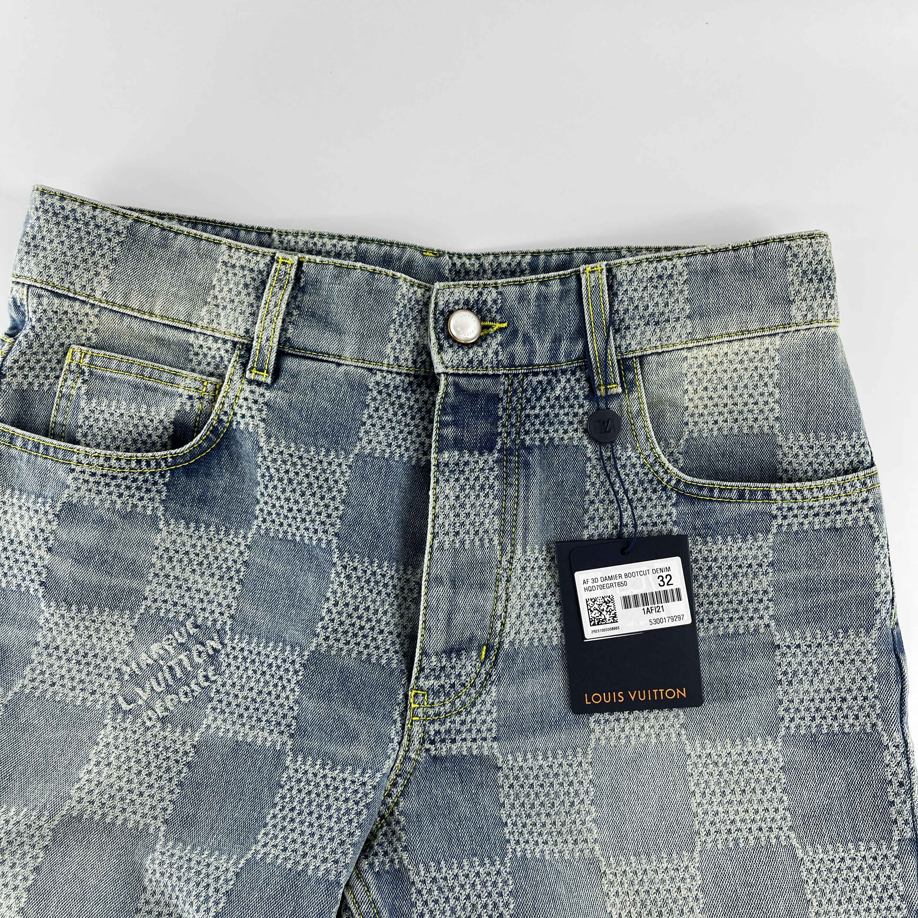 Louis Vuitton Damier Bootcut Denim Pants Indigo 착용 스타일 - 3