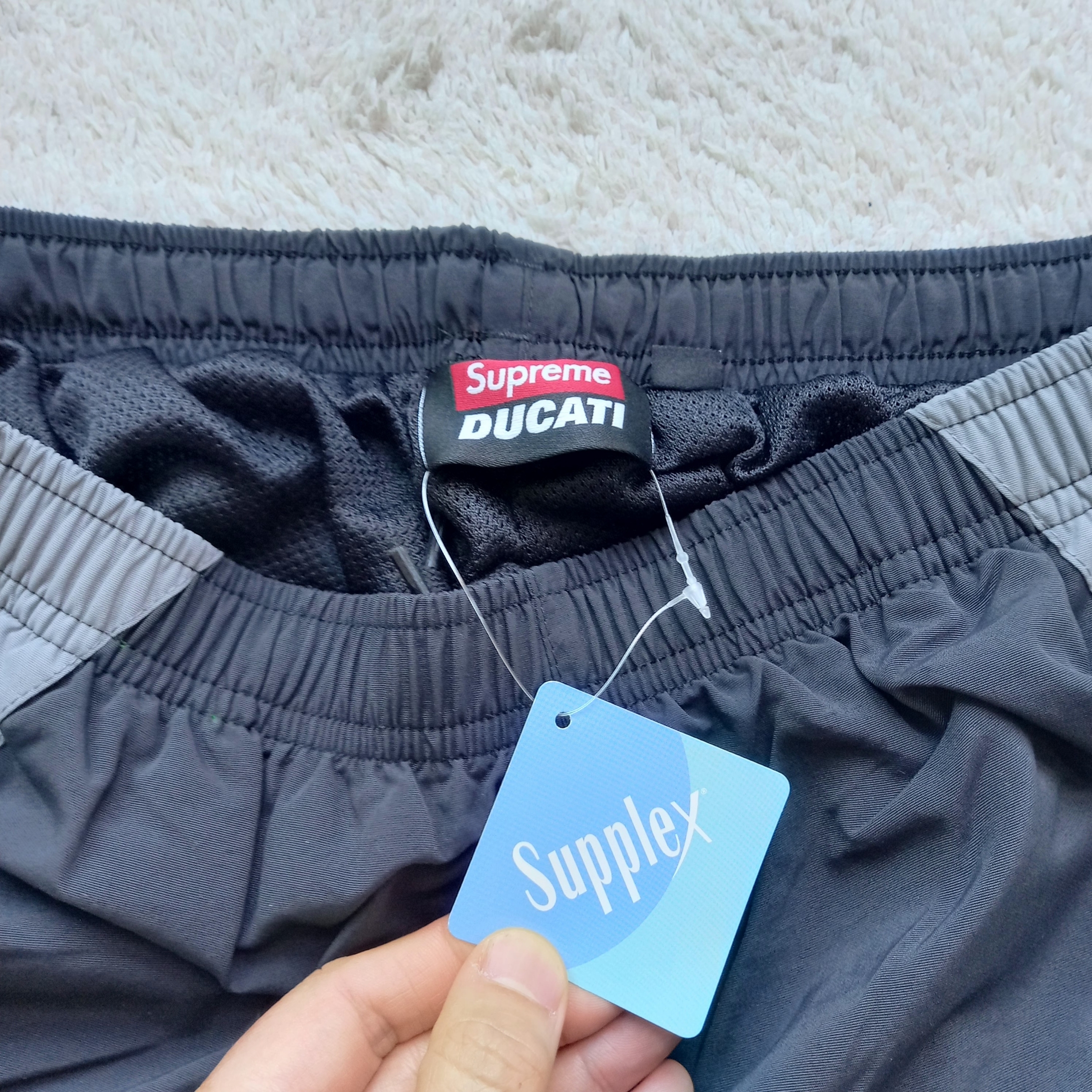 Supreme x Ducati Track Pants Black - 24SS 착용 스타일 - 5