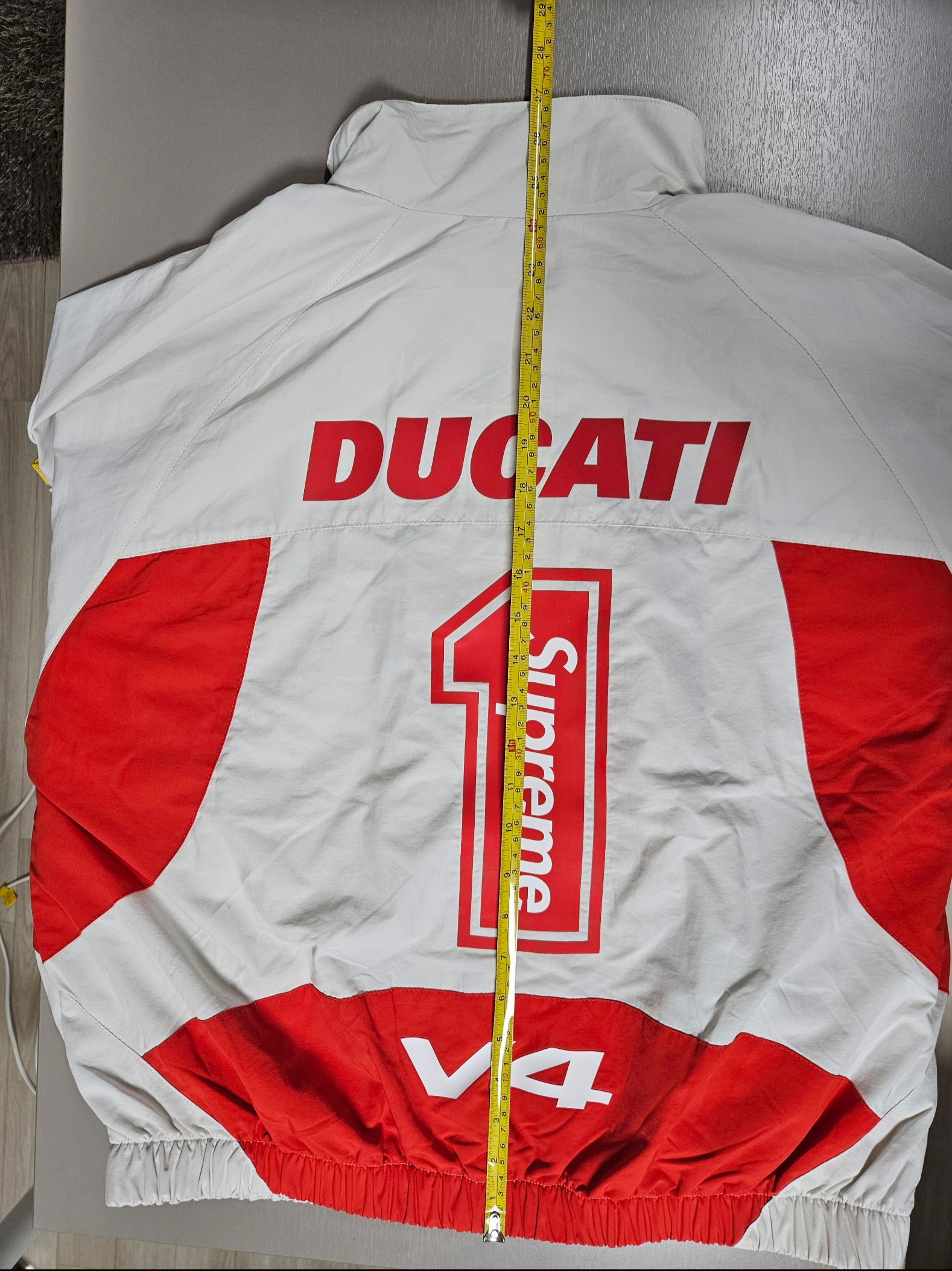 Supreme x Ducati Track Jacket Light Grey - 24SS 착용 스타일 - 3