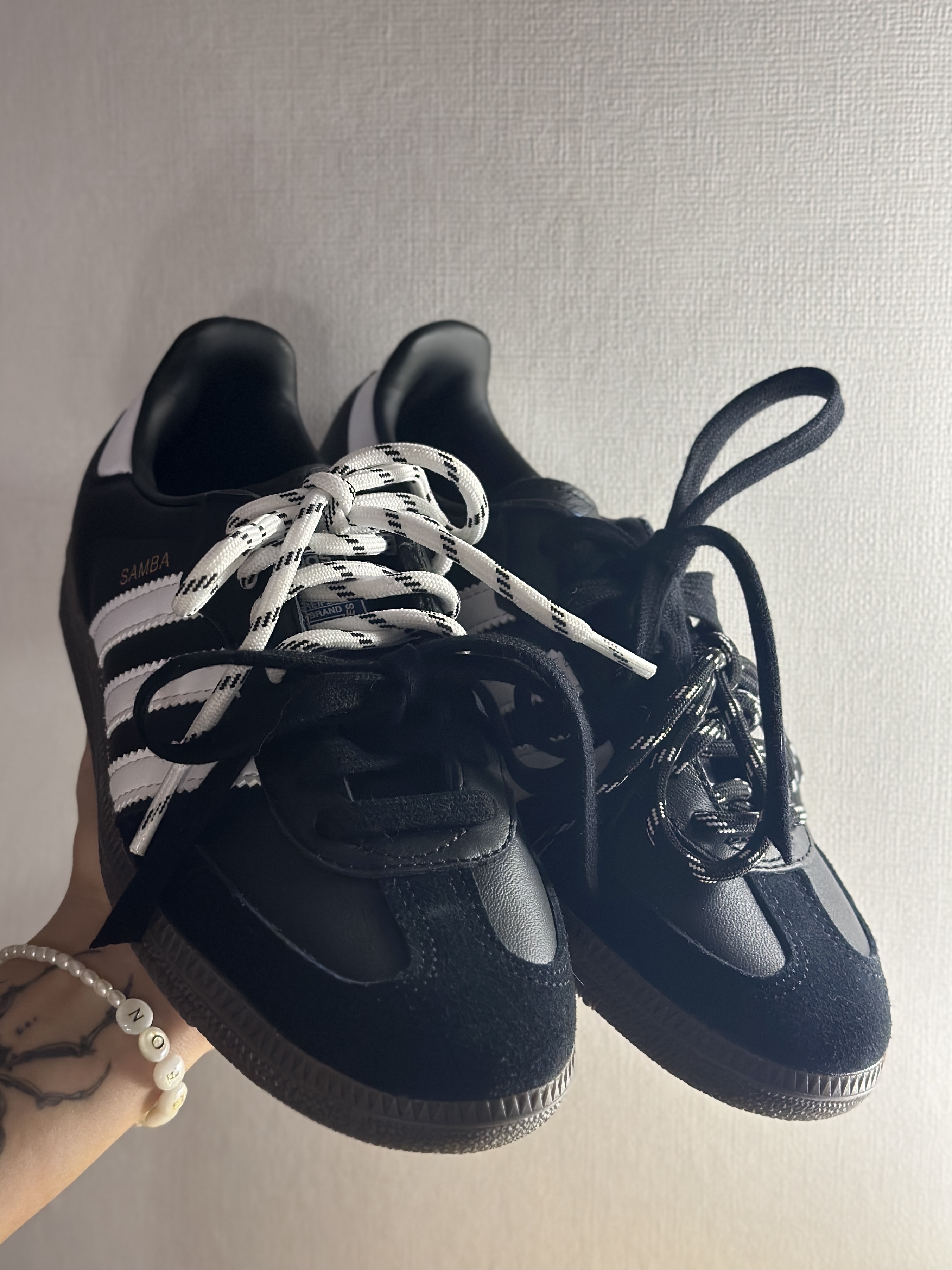 Adidas Samba OG Black White Gum 착용 스타일 - 2