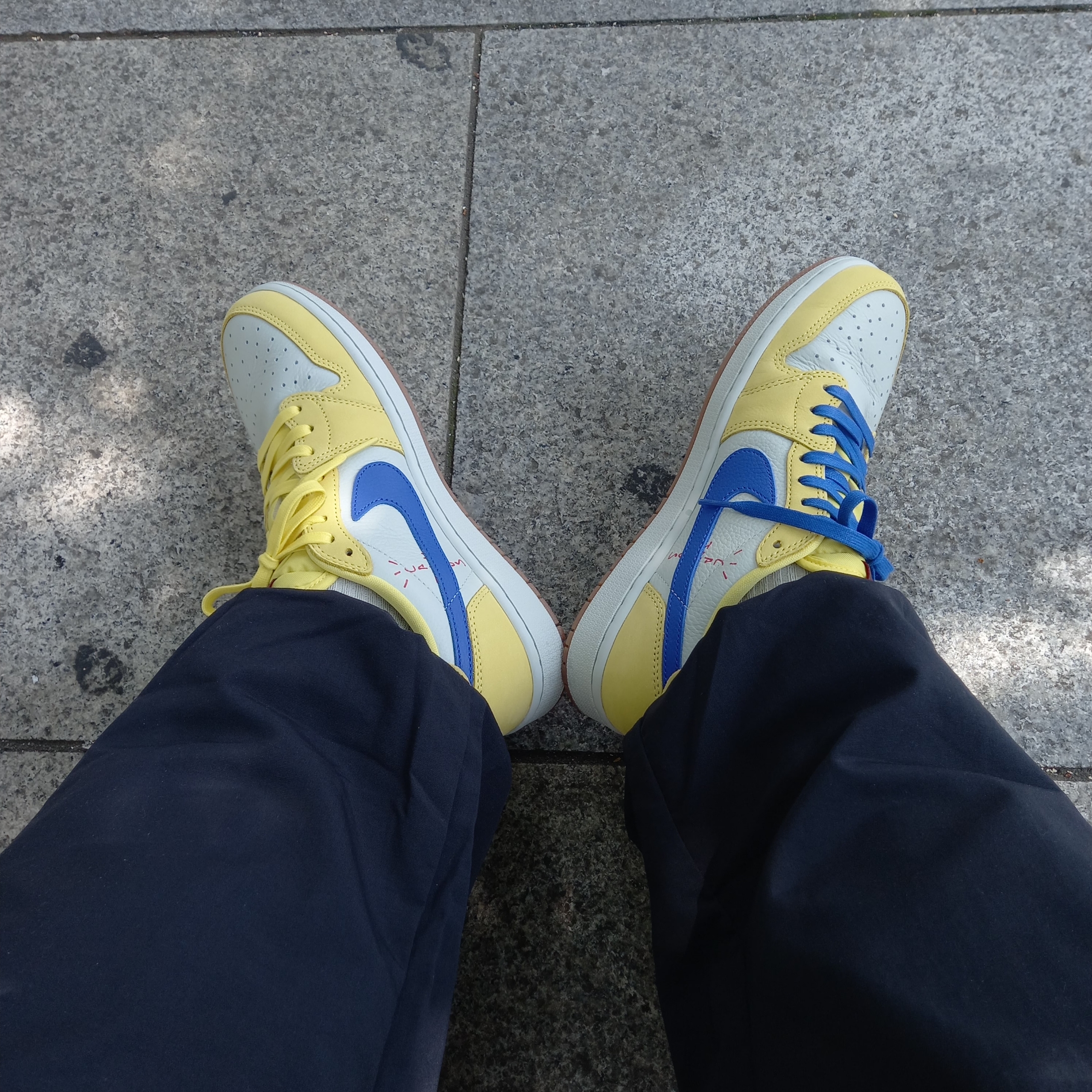 Supreme x Ducati Track Pants Black - 24SS, (W) Jordan 1 x Travis Scott Retro Low OG SP Canary 착용 스타일 - 5