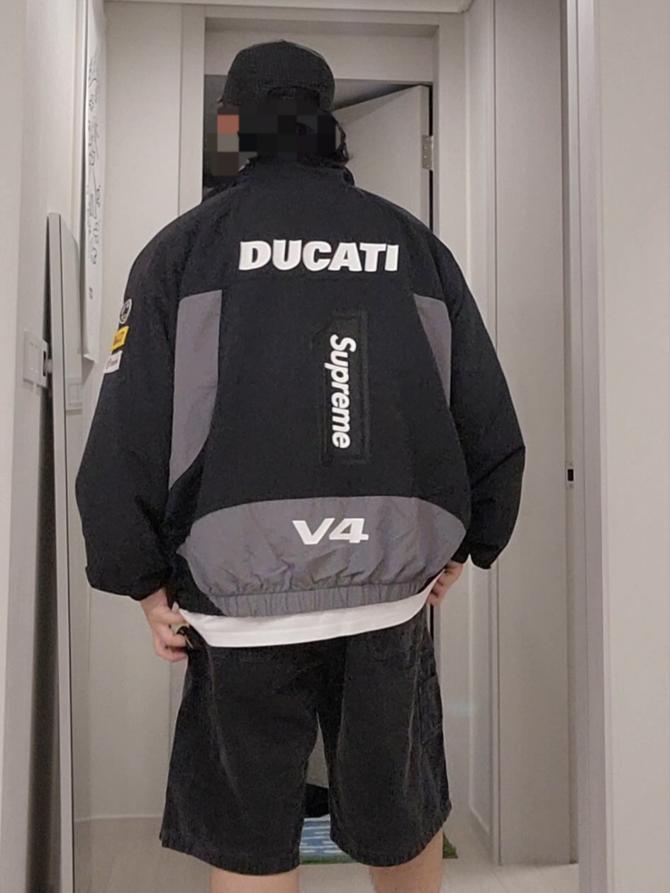 Supreme x Ducati Track Jacket Black - 24SS, Supreme Washed Corduroy Double Knee Painter Short Black - 24SS 착용 스타일 - 4