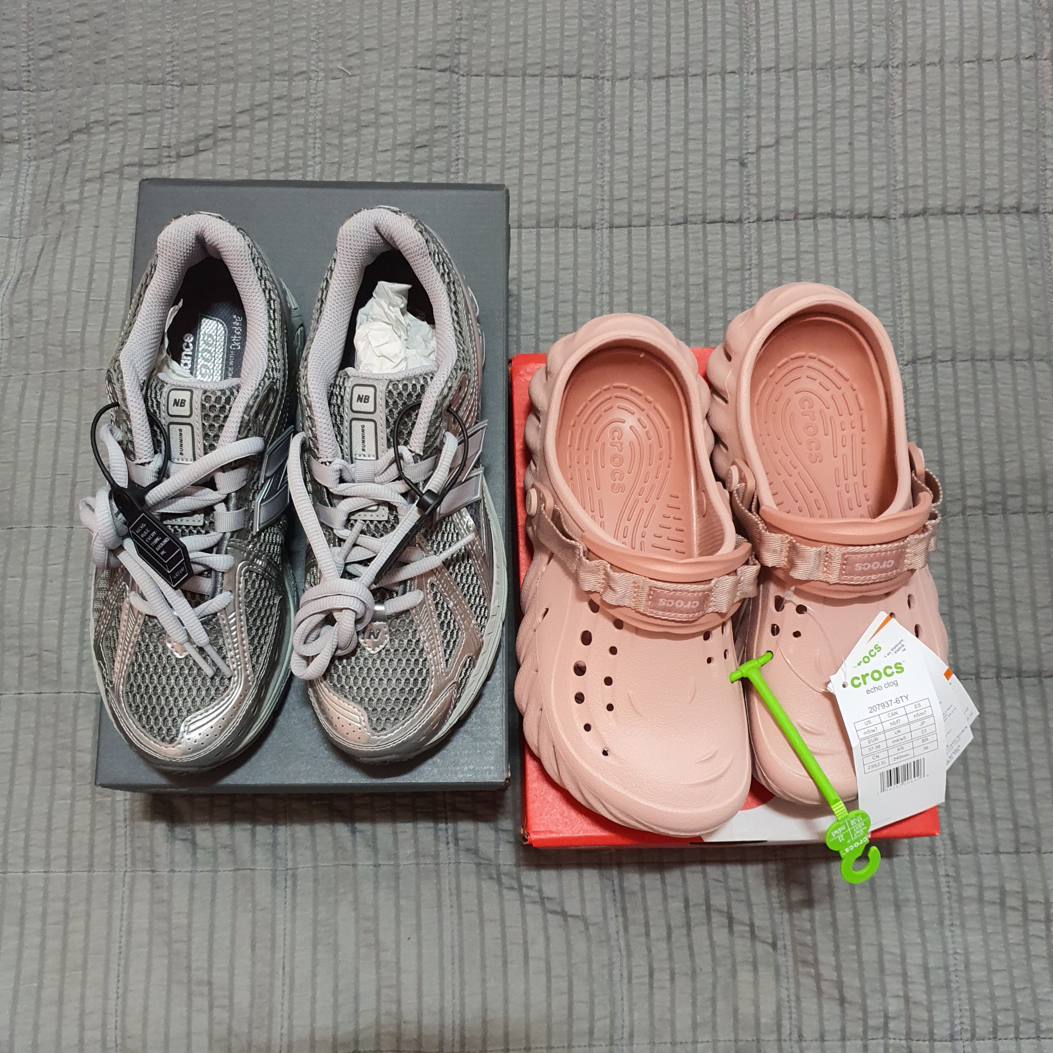 New Balance 1906R Harbor Grey Silver Metalic, Crocs Echo Clog Pink Clay 착용 스타일