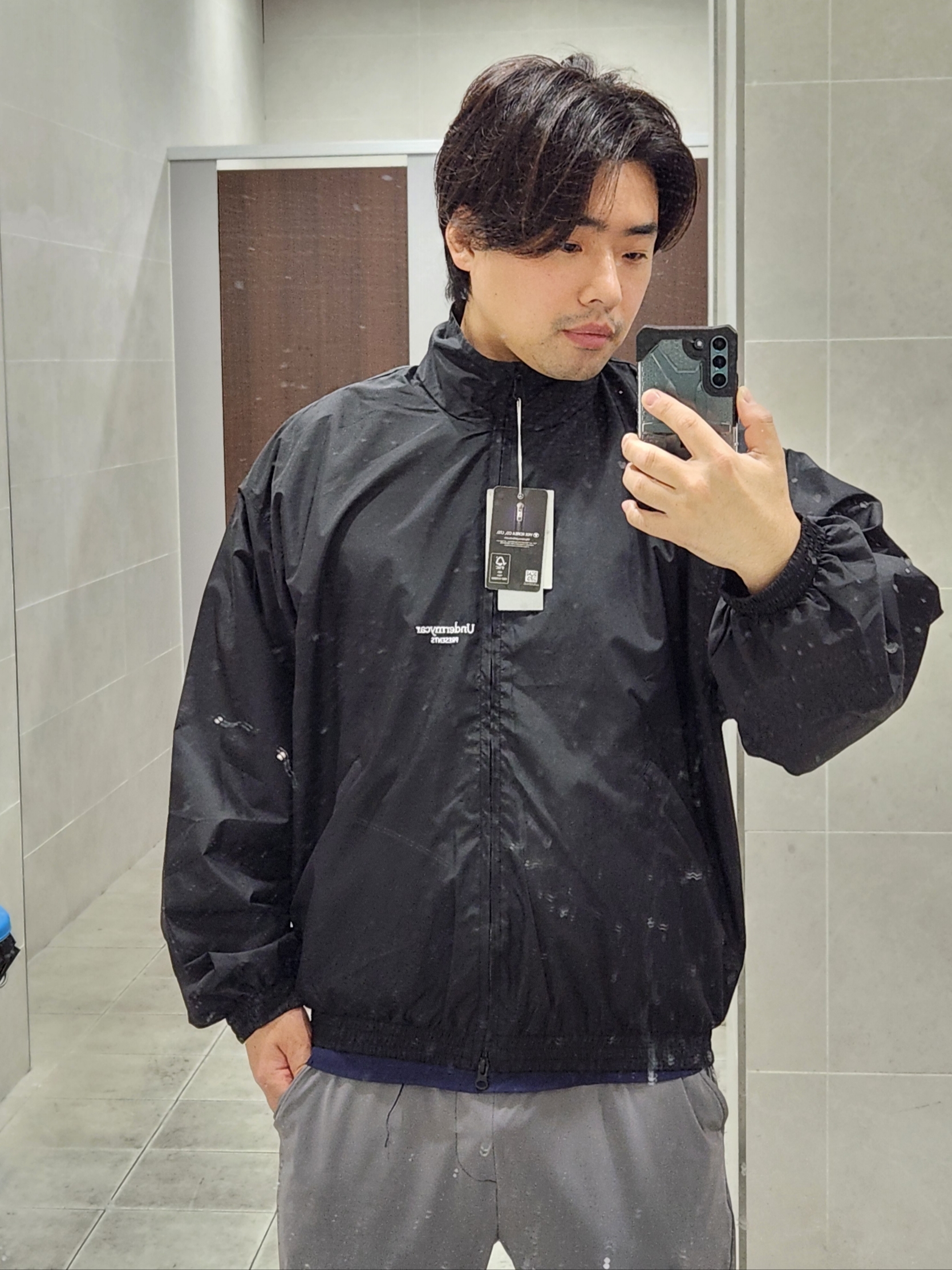 Undermycar Mu.24 Anti Fxxking Logo Play Crop Zip-up Jacket Black 착용 스타일