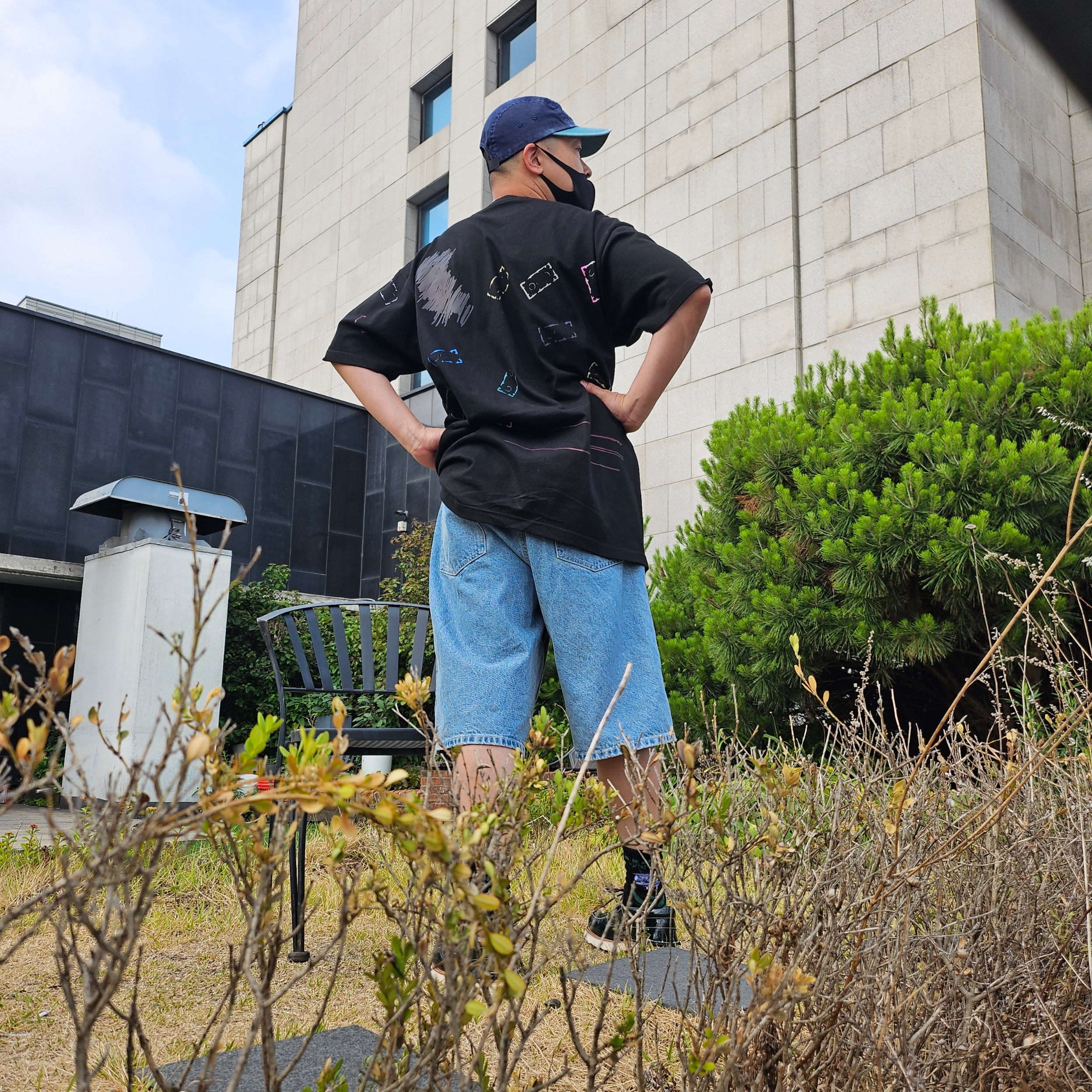 KASINA x Timberland 3 Eye Wedge Vibram Dark Green, Supreme Script Baggy Denim Short Washed Indigo - 24SS 착용 스타일 - 4