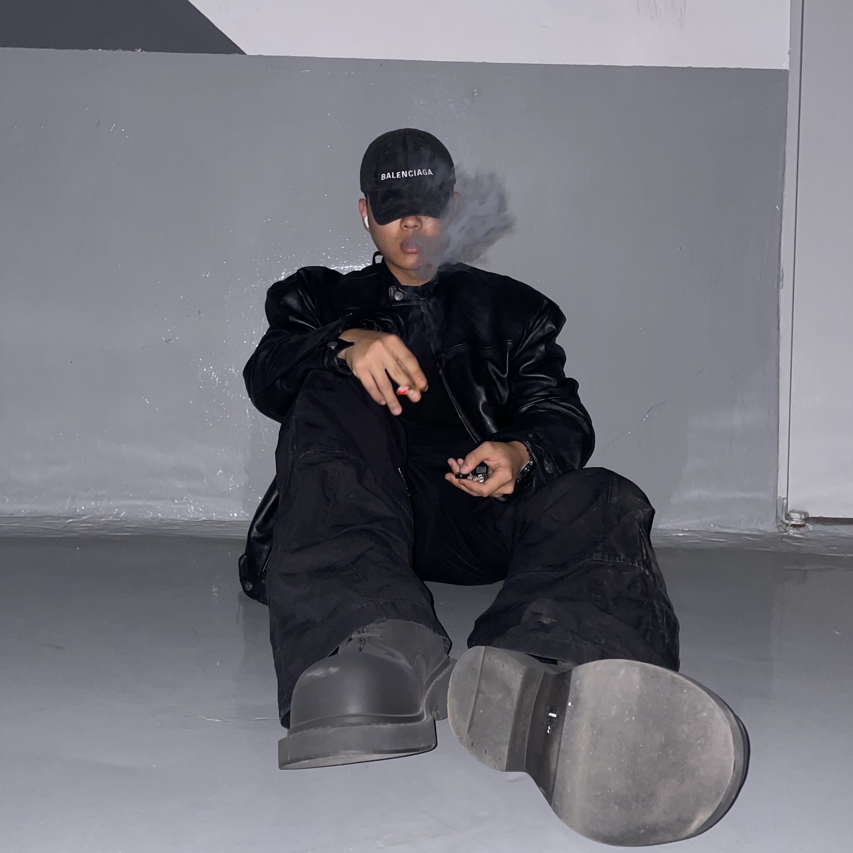 Balenciaga Flared Cargo Pants Black, Balenciaga Steroid Derby Black 착용 스타일 - 2