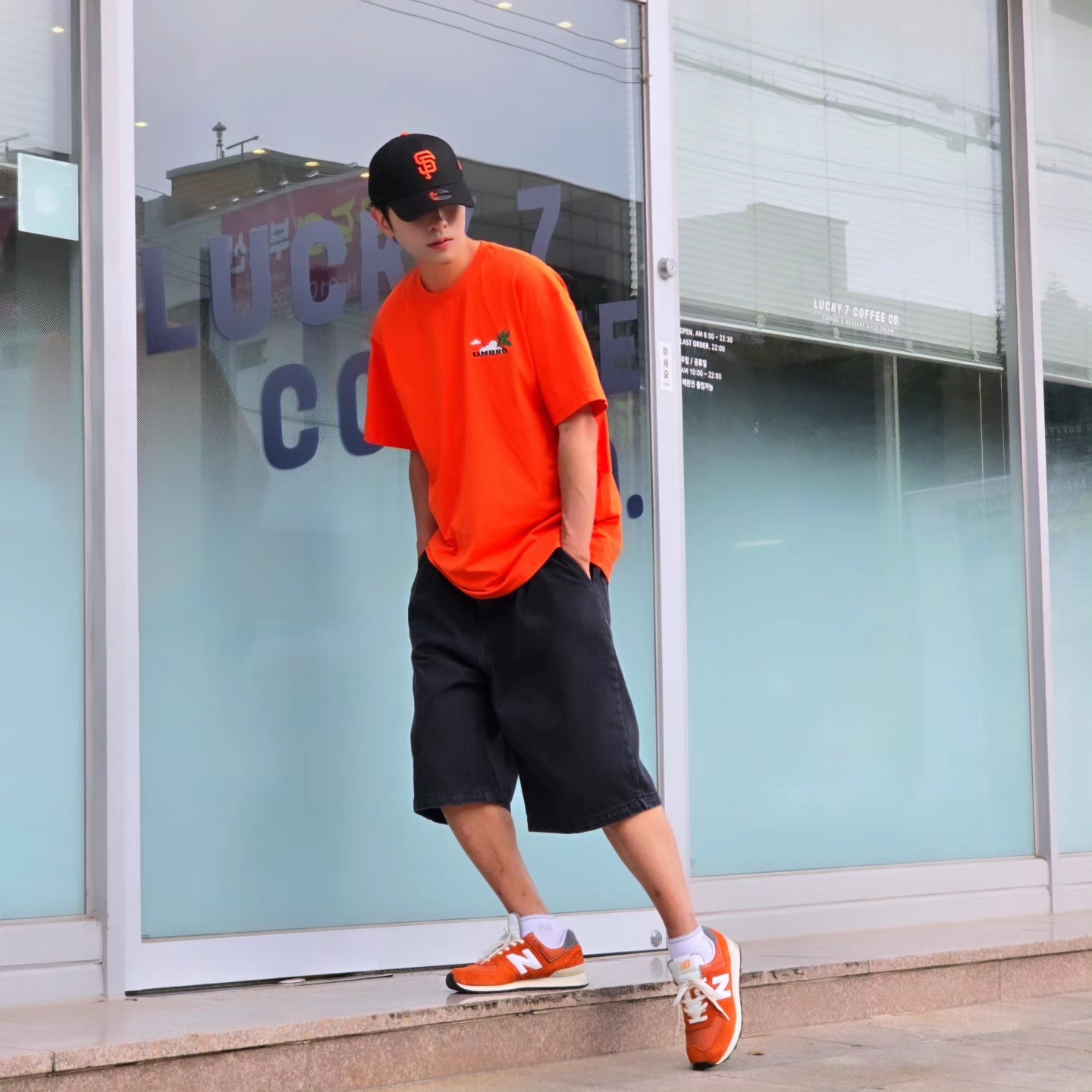 New Balance 574 Heritage Orange Burst White 착용 스타일 - 7