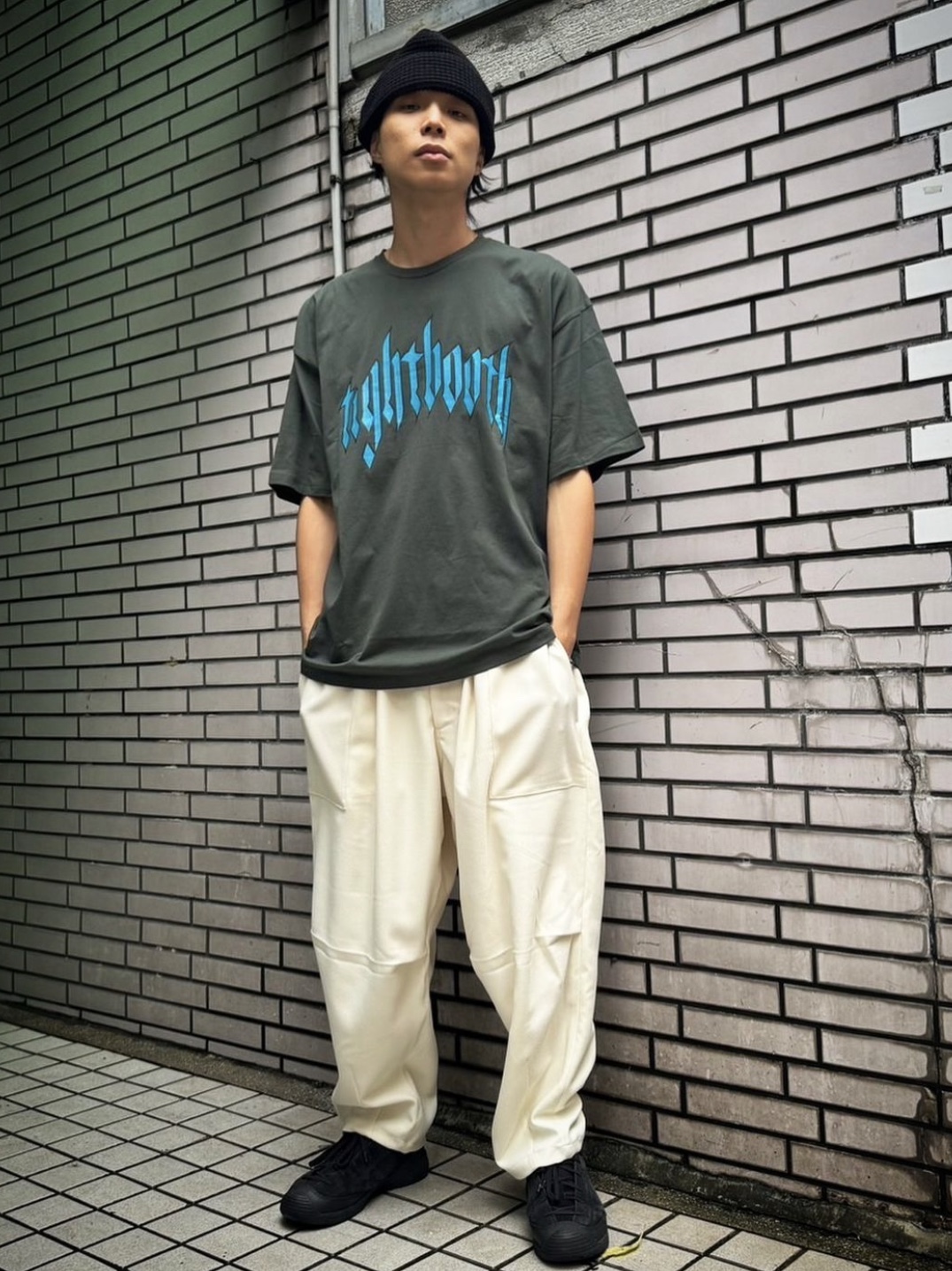 Tightbooth Haze T-Shirt Charcoal 착용 스타일
