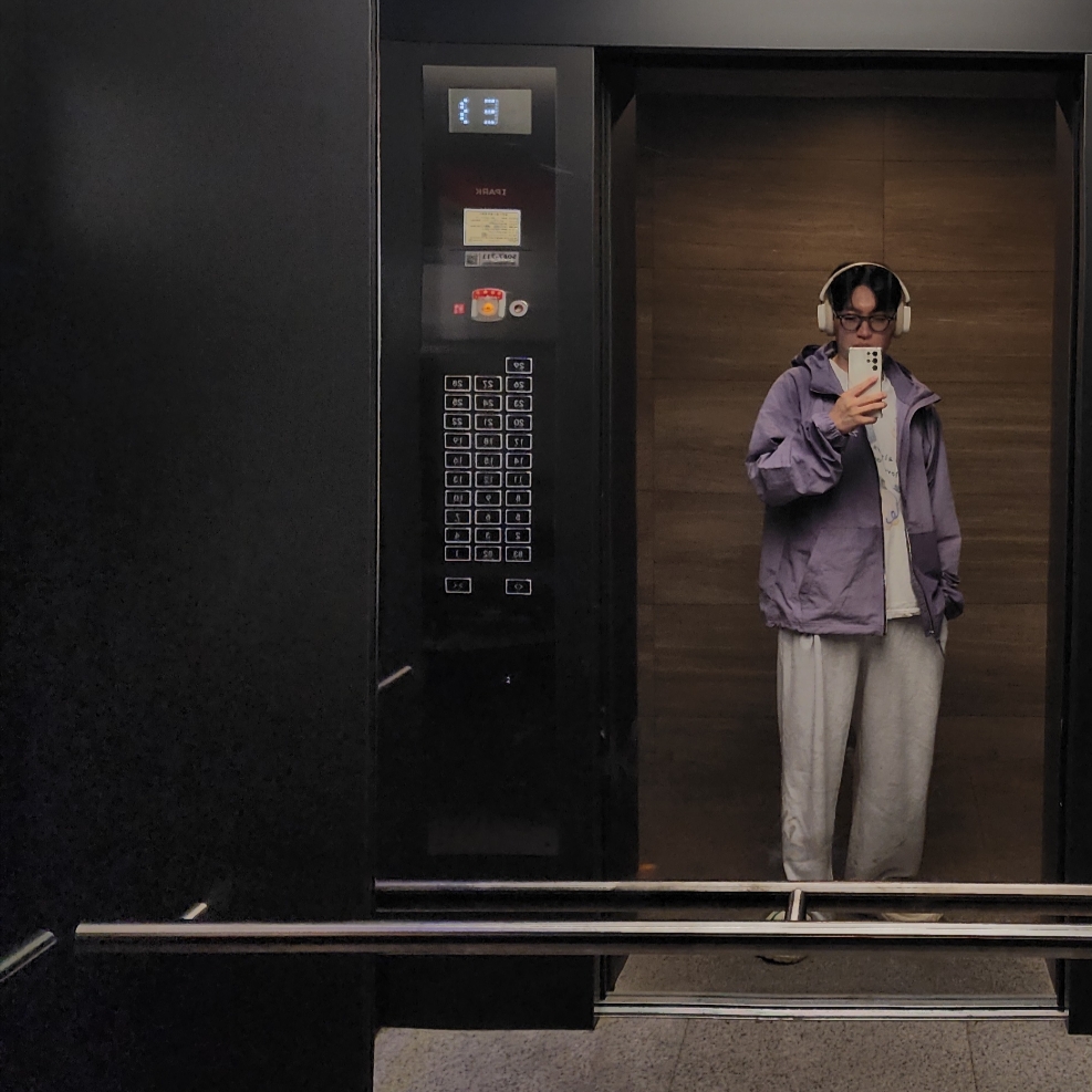 Stussy Wave Dye Beach Shell Jacket Grape 착용 스타일