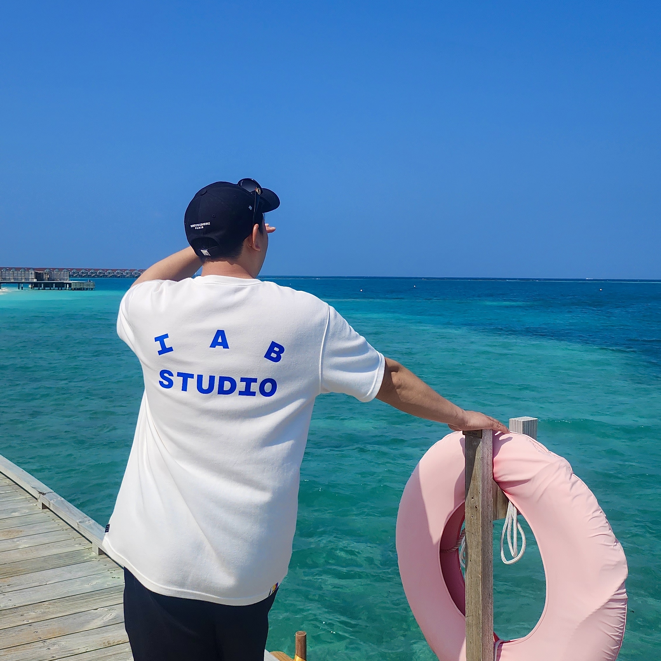 IAB Studio 10th Anniversary T-Shirt White 착용 스타일