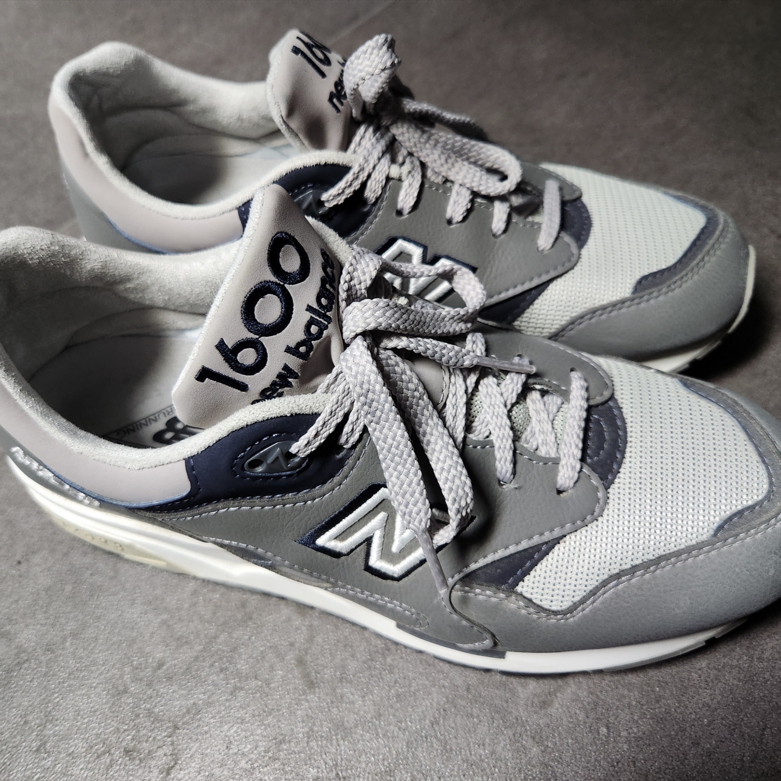New Balance 1600 Legacy Grey 착용 스타일 - 2