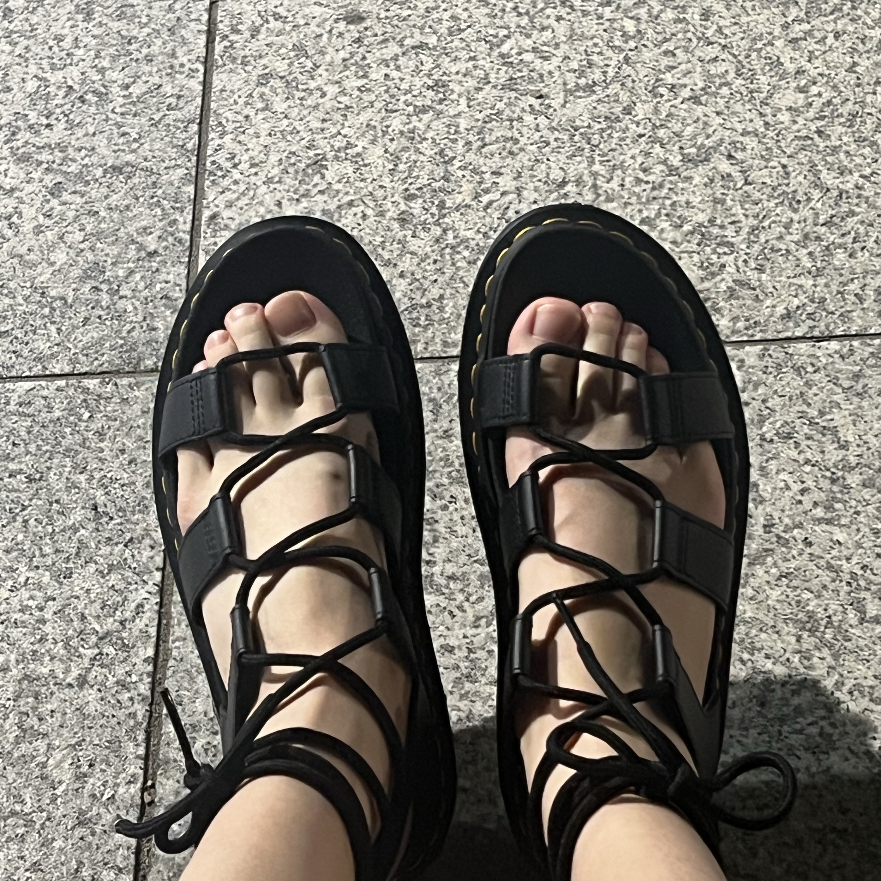 Dr. Martens Women Nartilla Athena Leather Gladiator Platform Sandals Black 착용 스타일