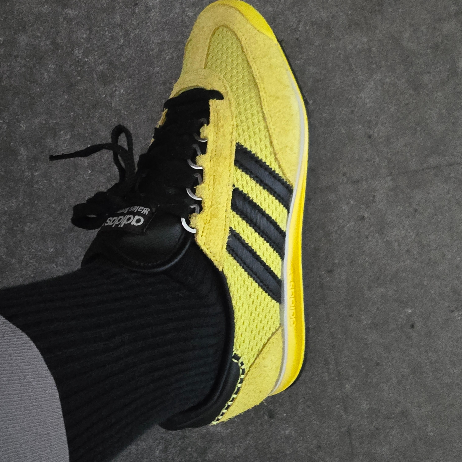 Adidas x Wales Bonner SL 76 Yellow Core Black 착용 스타일 - 3