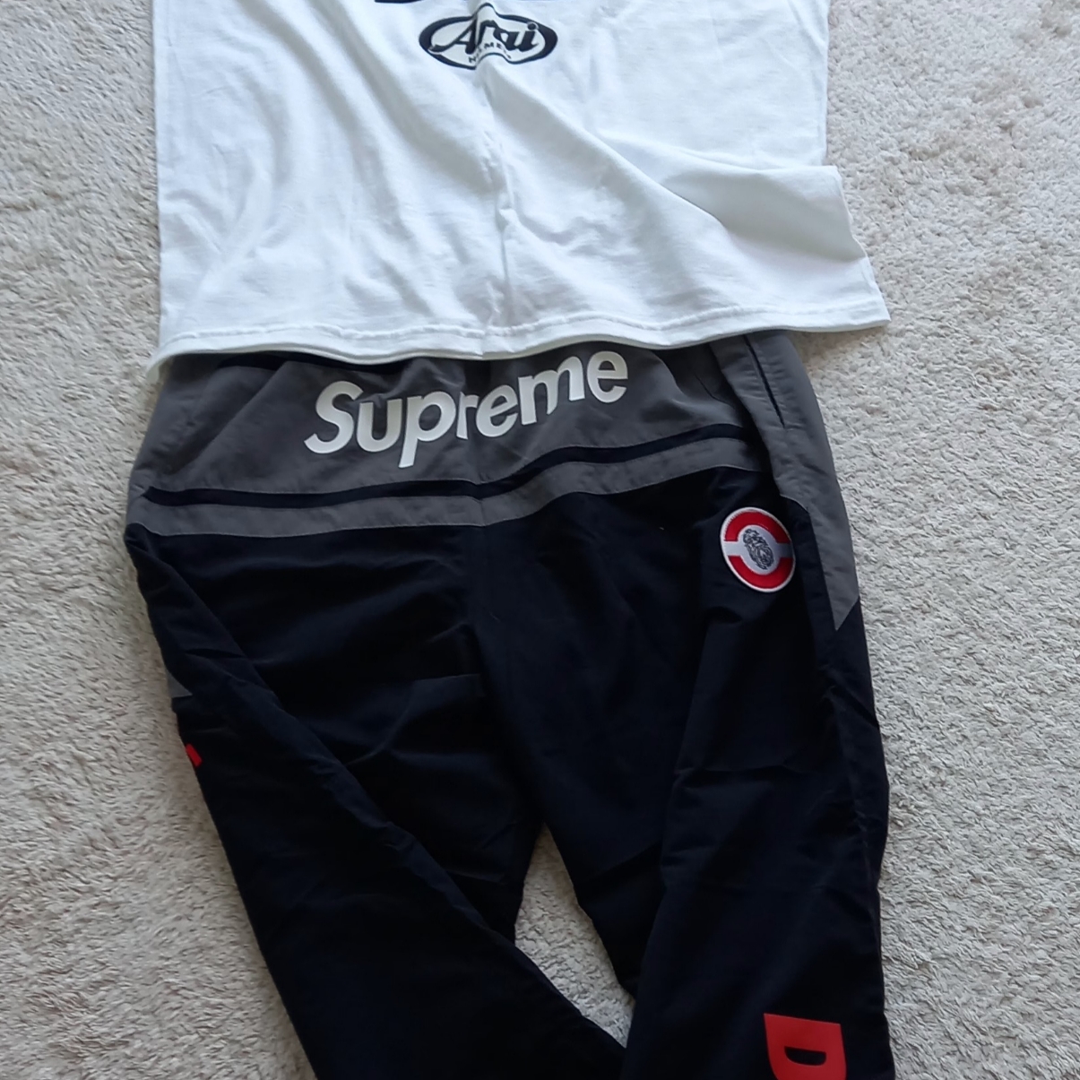 Supreme x Ducati Logos T-Shirt White - 24SS, Supreme x Ducati Track Pants Black - 24SS 착용 스타일 - 8