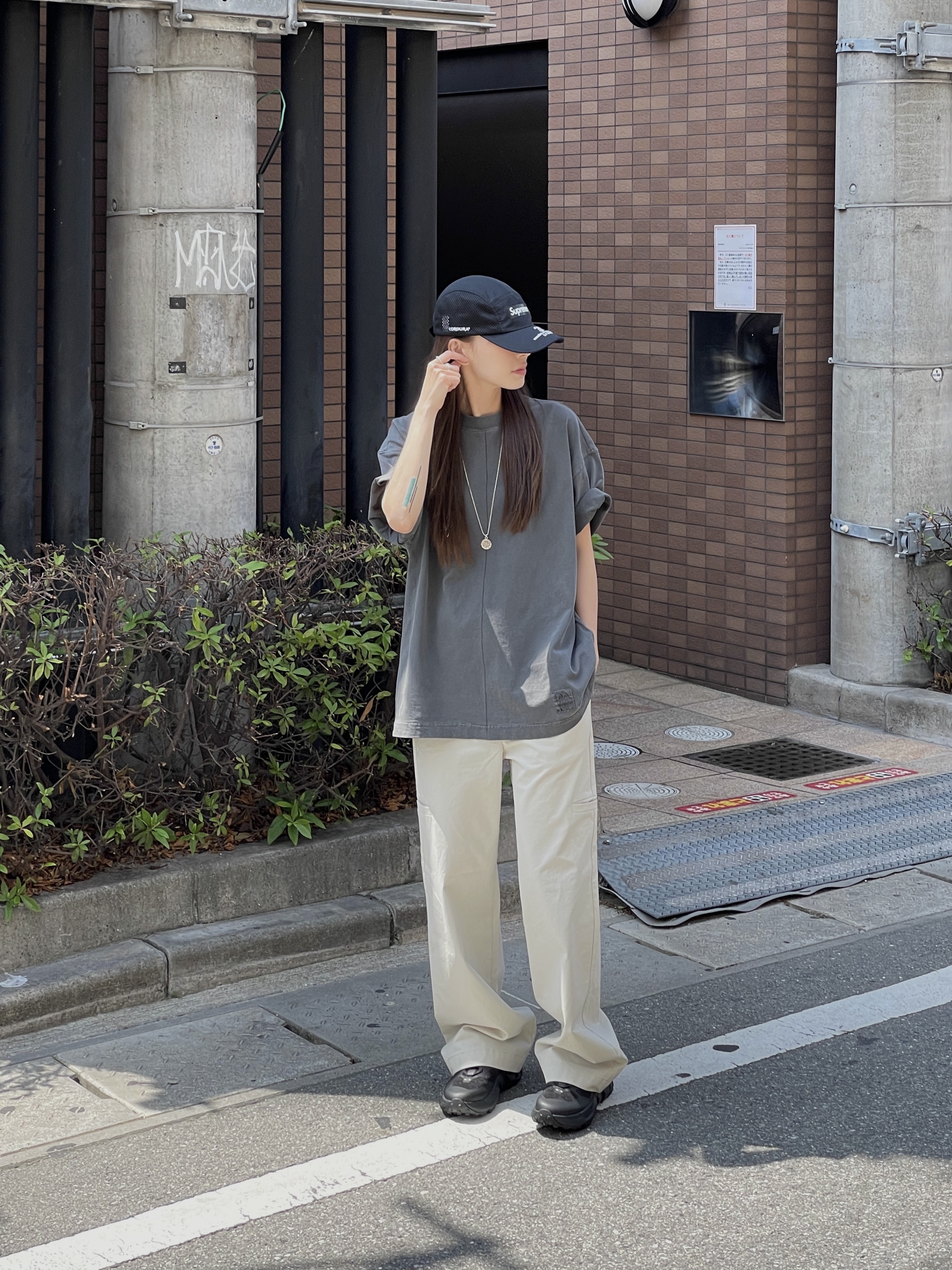 Supreme Mesh Side Panel Camp Cap Black - 24SS, Oakley Light Shield Triple Black 착용 스타일 - 3