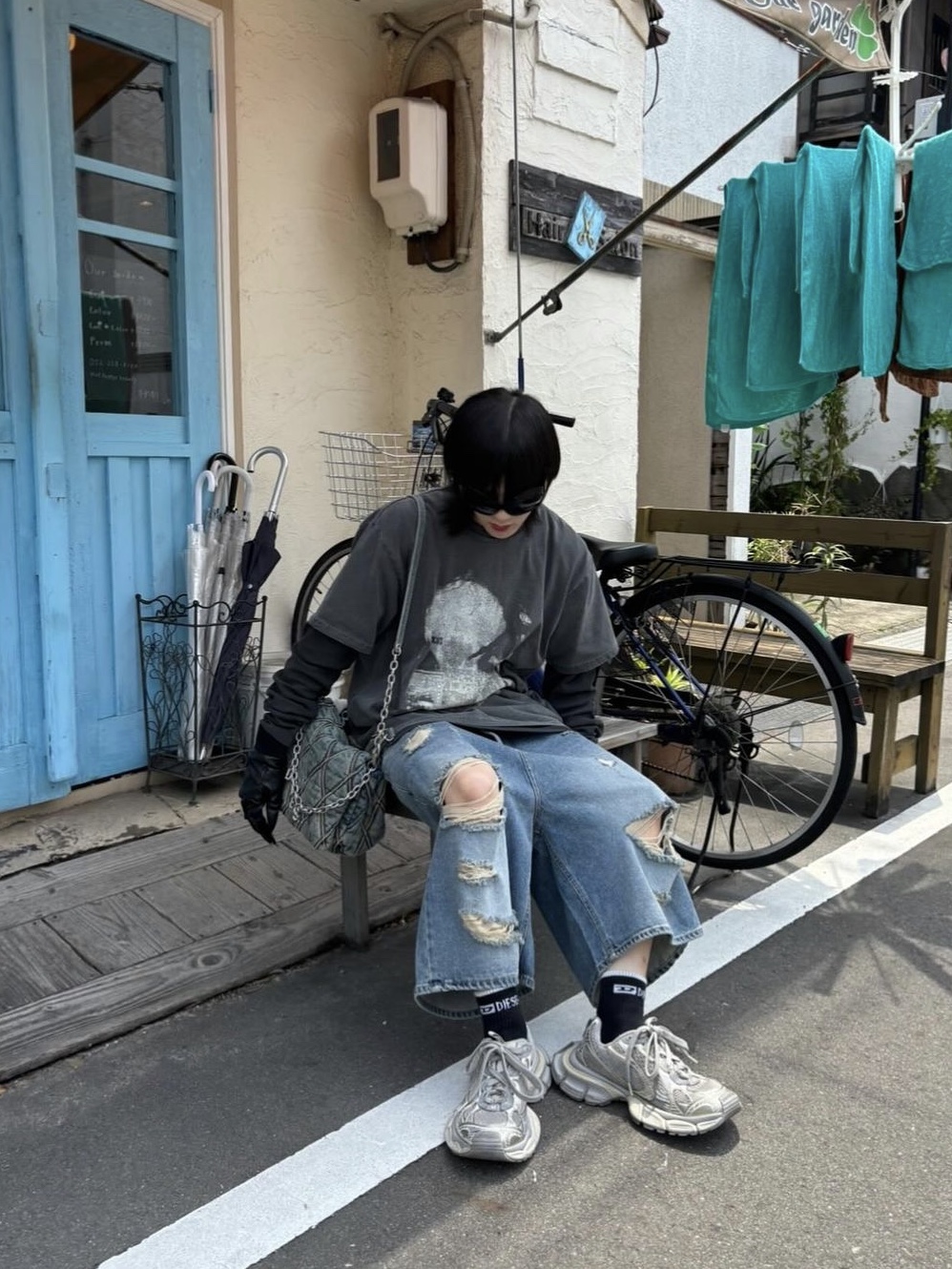 Basketcase Evanescence Tee Washed Black 착용 스타일 - 2