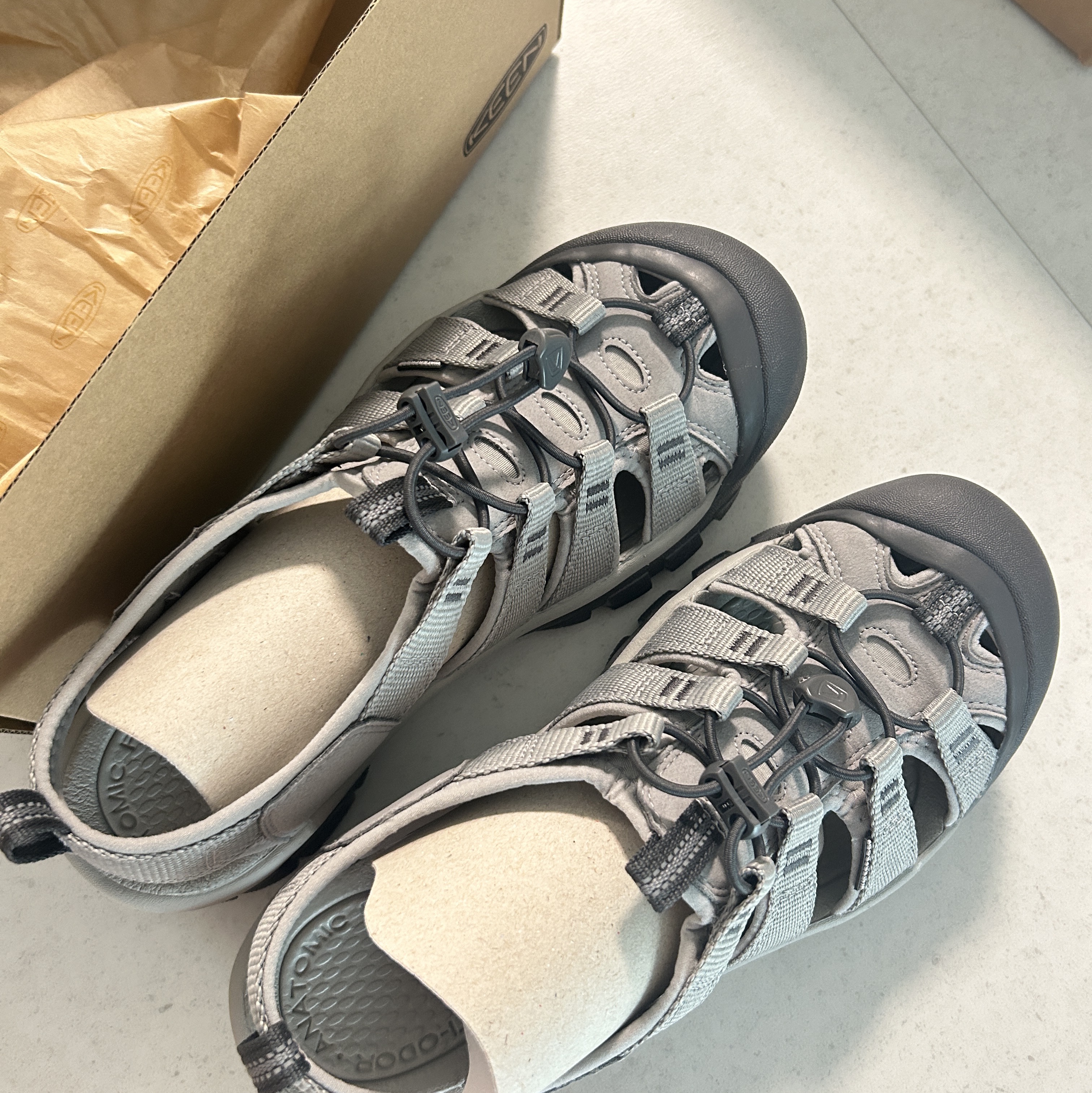 (W) Keen Newport H2 Grey Smoke Blue 착용 스타일