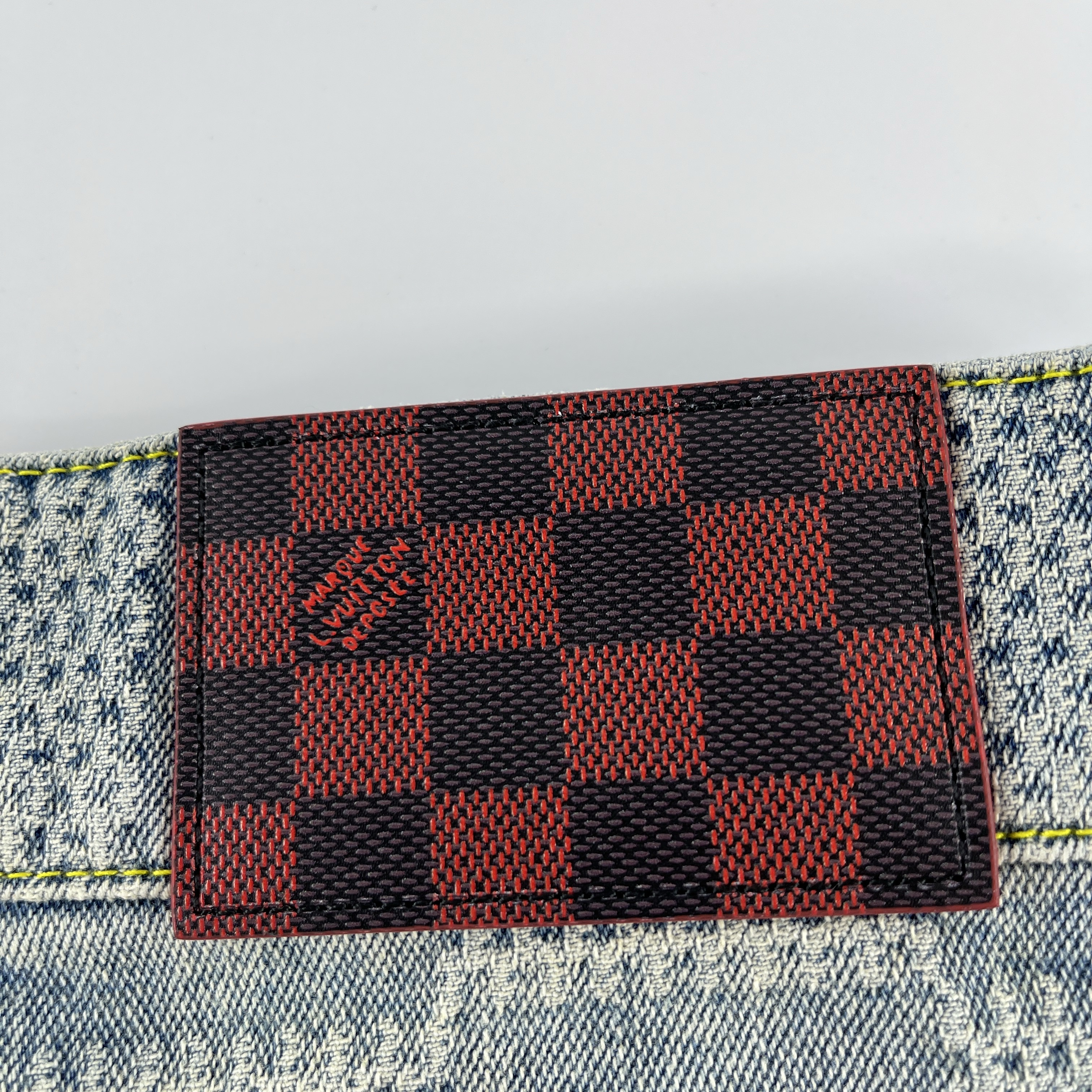 Louis Vuitton Damier Bootcut Denim Pants Indigo 착용 스타일 - 1