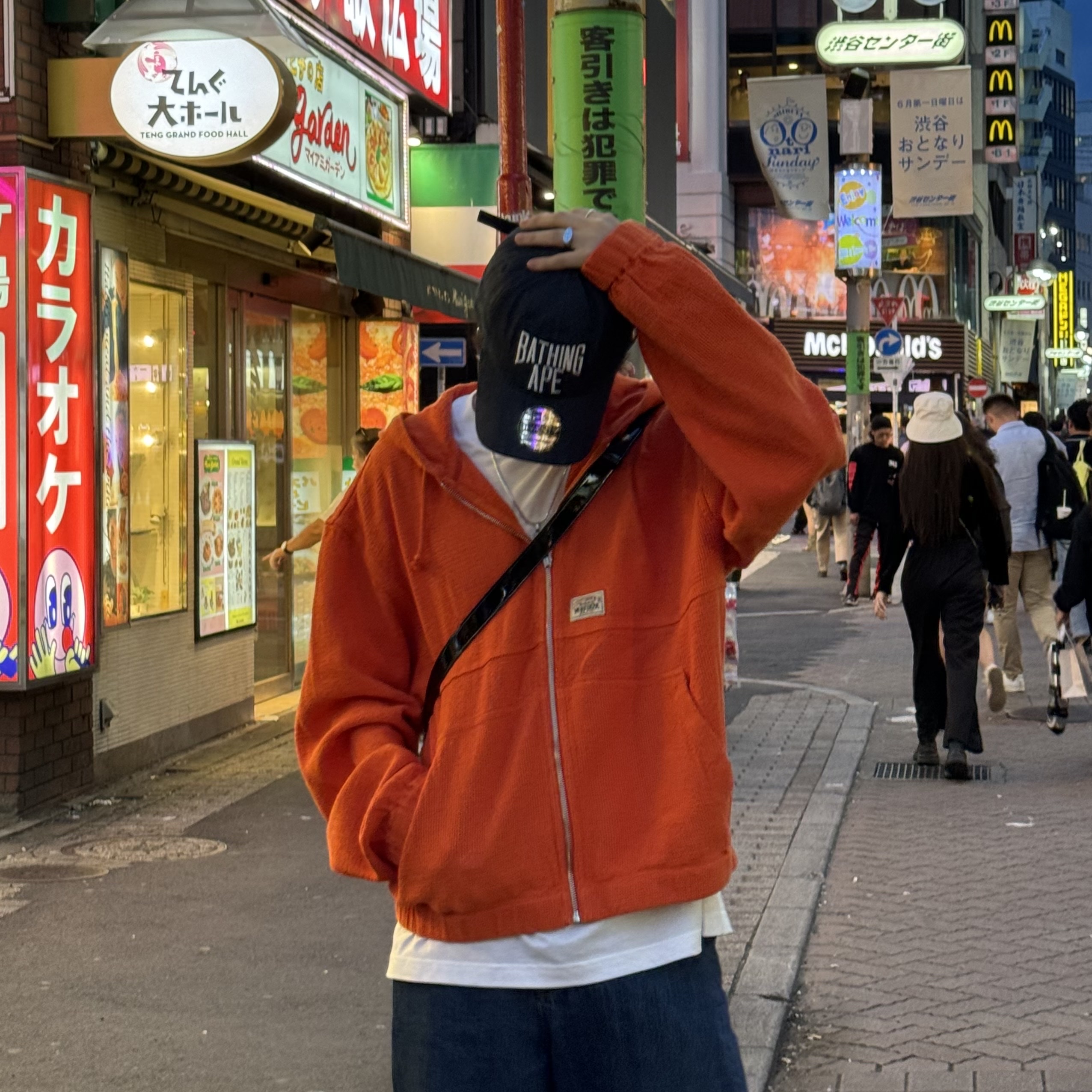 BAPE x New Era NYC Logo 9Twenty Cap Navy, Stussy SS Link Zip Hoodie Pepper 착용 스타일 - 1