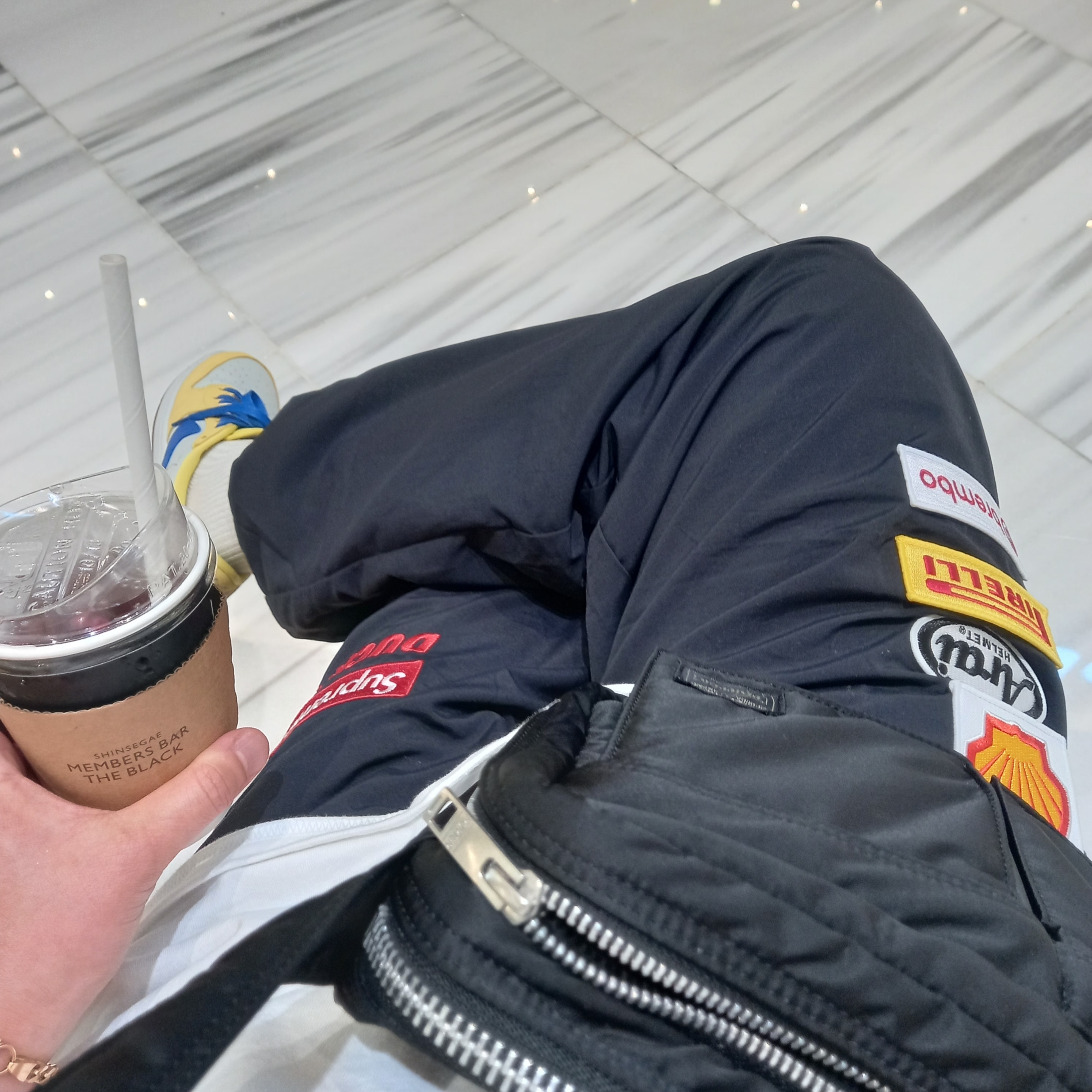 Supreme x Ducati Track Pants Black - 24SS, (W) Jordan 1 x Travis Scott Retro Low OG SP Canary 착용 스타일 - 1