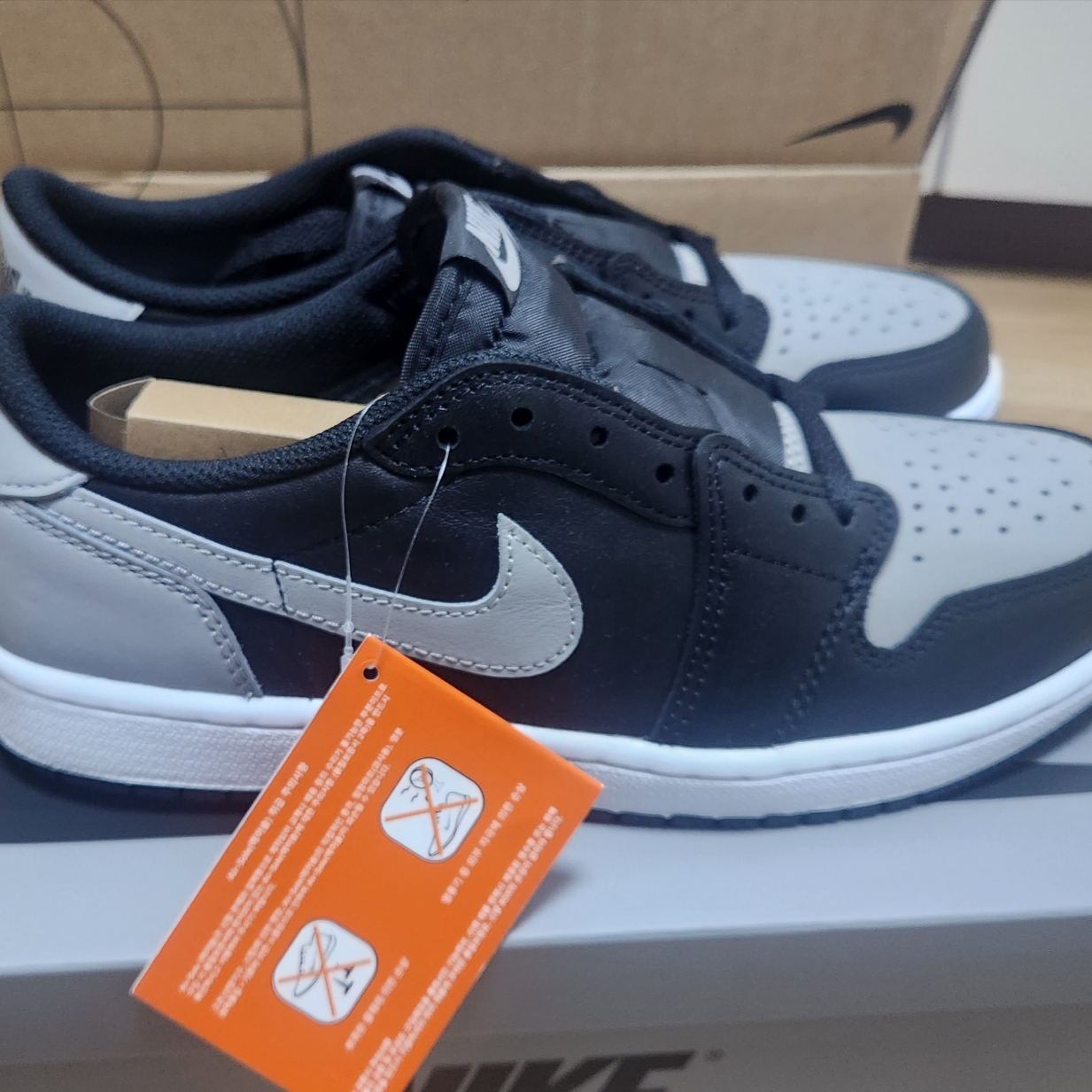 Jordan 1 Retro Low OG Shadow 착용 스타일 - 1