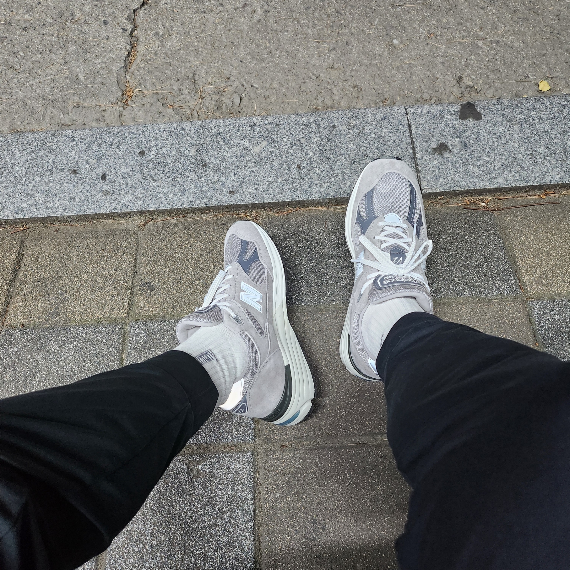 New Balance 991v2 Made in UK Rock Ridge Alloy Silver 착용 스타일 - 2