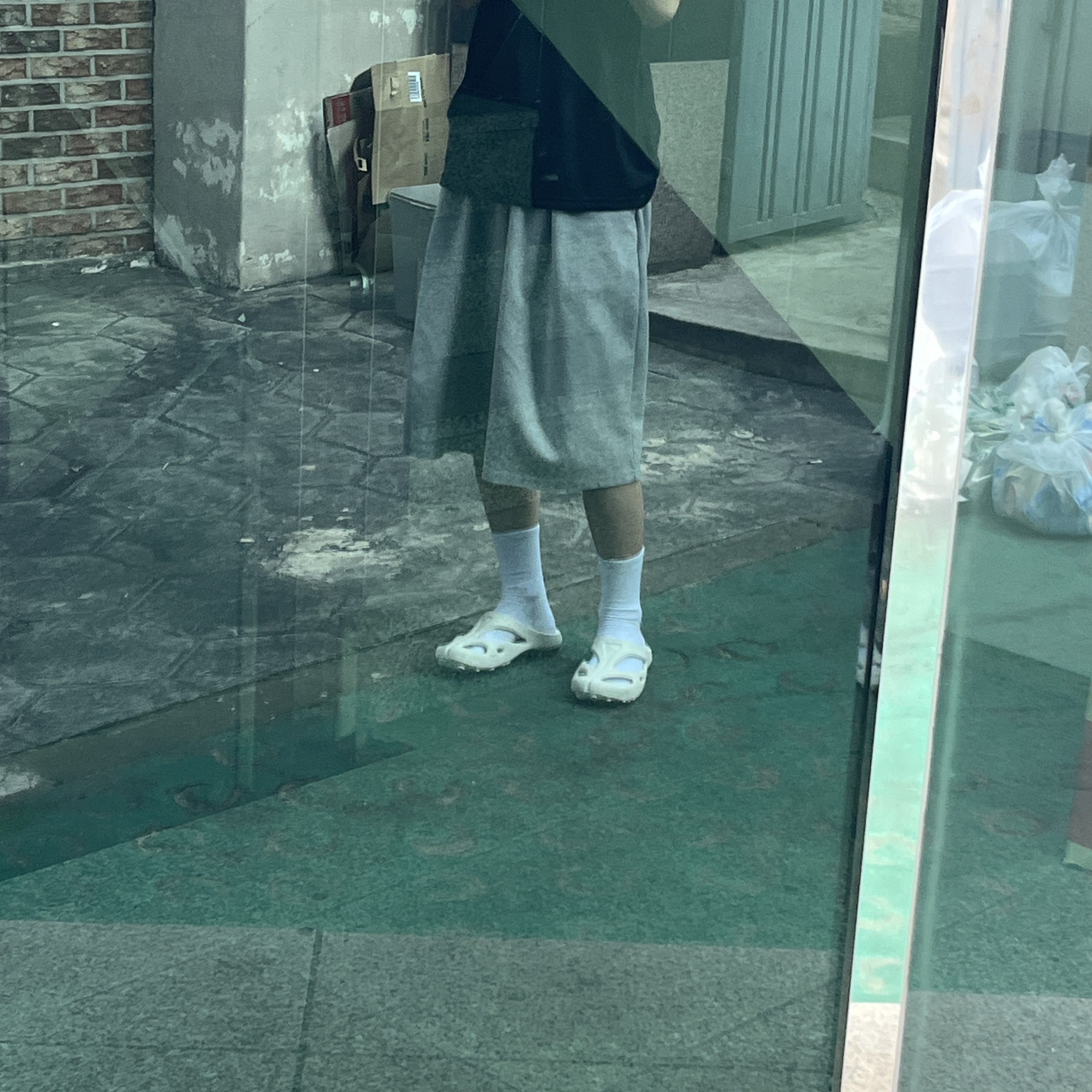 (W) Keen Shanti White Black 착용 스타일