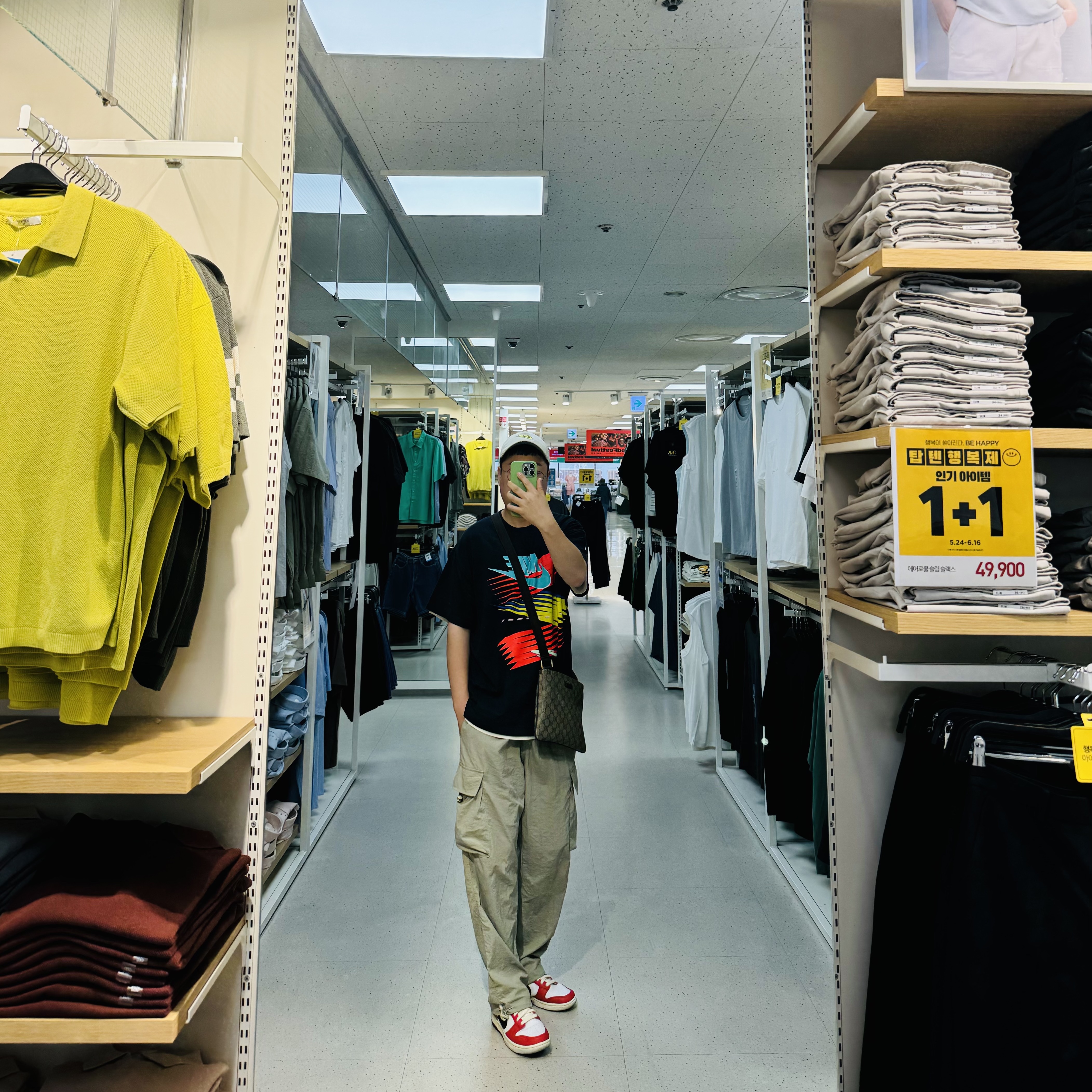 Nike Dri-Fit Giannis Heritage 86 Cap Moon Fossil, Nike Dunk Low Retro PRM University Red Black 착용 스타일