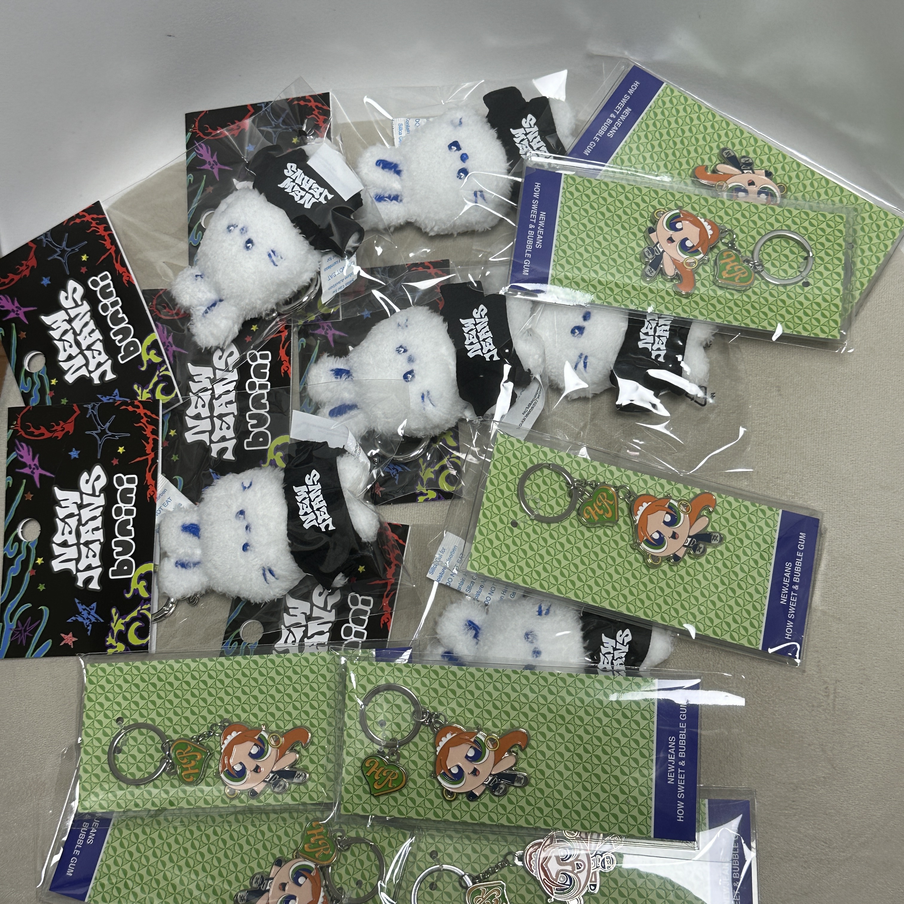 NewJeans x The Power Puff Girls Metal Keyring Haerin 착용 스타일