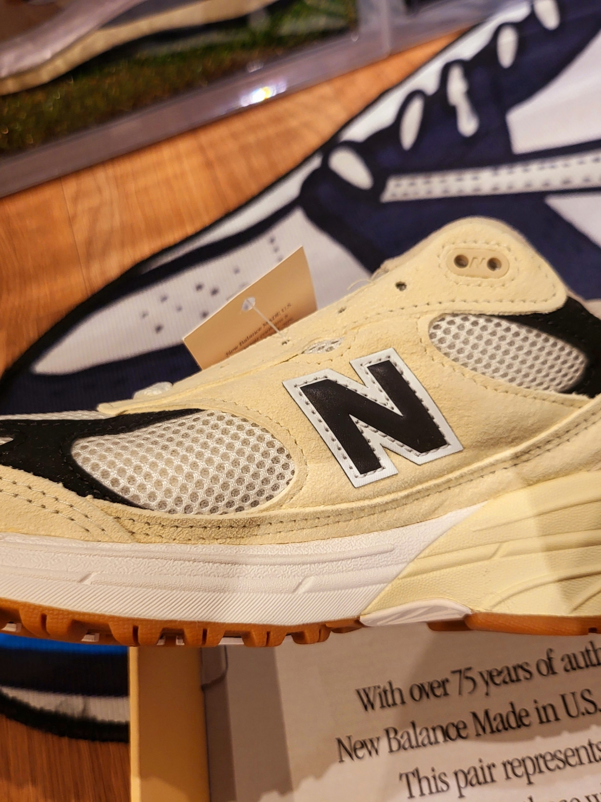 New Balance 993 Made in USA Sea Salt Black 착용 스타일 - 1